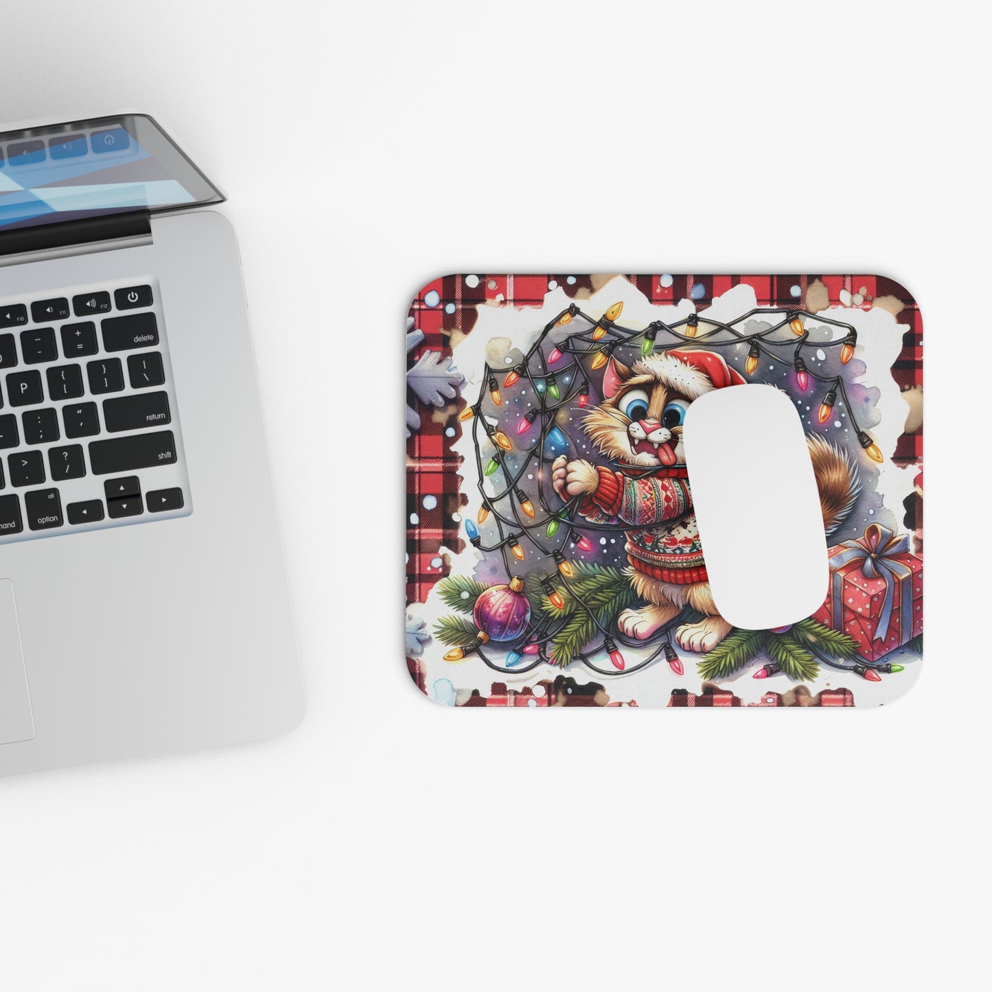 ๐ฑ๏ธ๐๐ฑ Tangled Lights Christmas Cat Mouse Pad โ Festive Plaid & Cozy Cheer