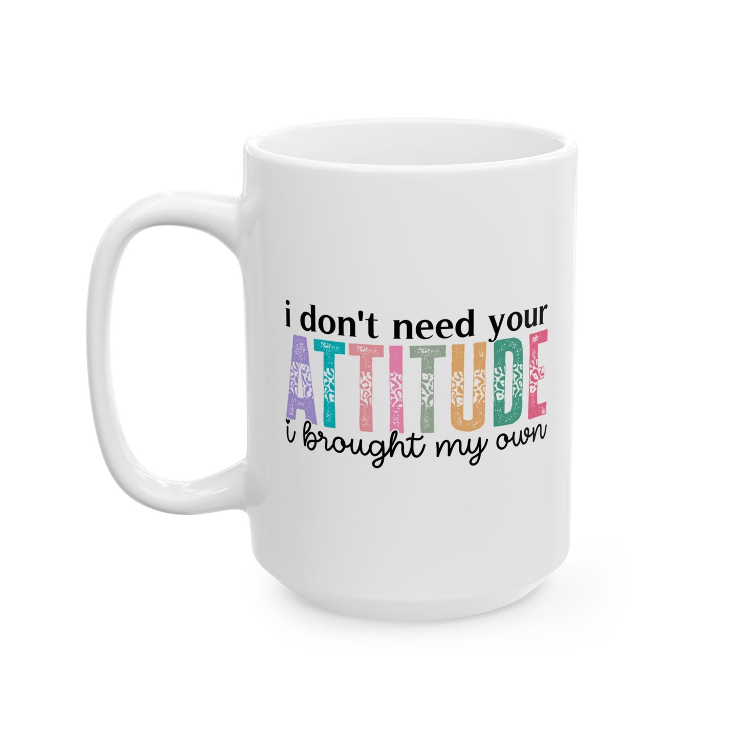 Taza colorida "No necesito tu actitud, traje la mía"