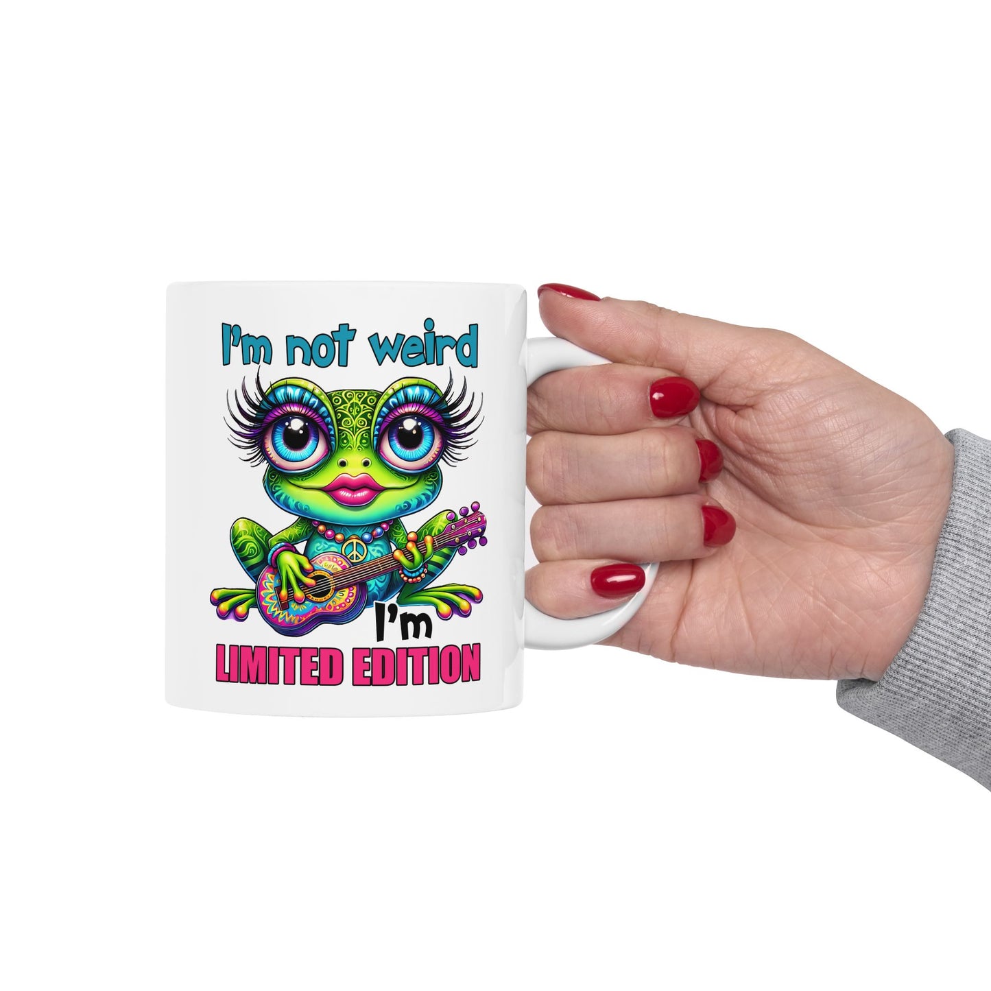 🌀 No soy raro, soy edición limitada: taza colorida de rana hippie con guitarra y actitud