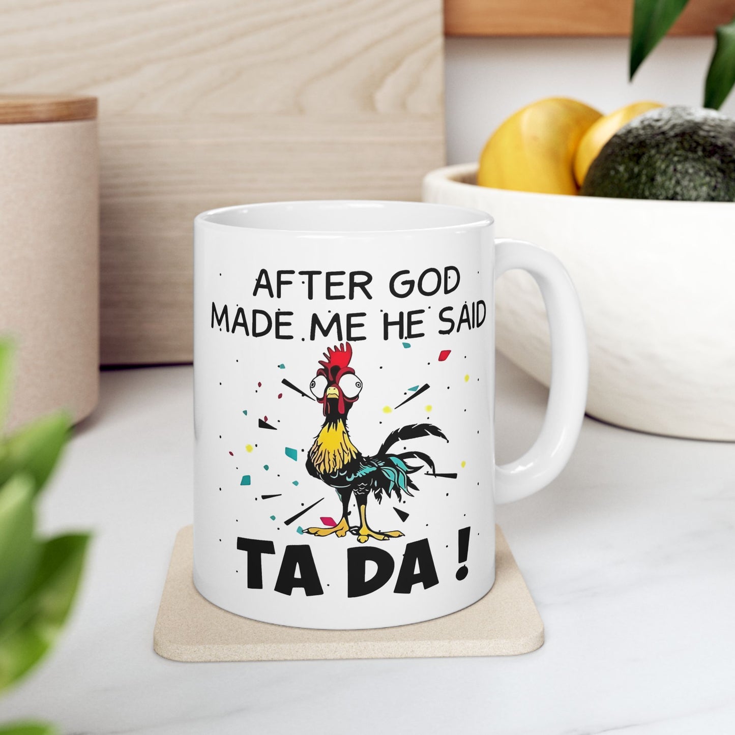 😲🐔 "¡DESPUÉS DE CREARME, DIOS DIJO: TA DA!" – Taza de café con pollo (325 ml y 430 ml)