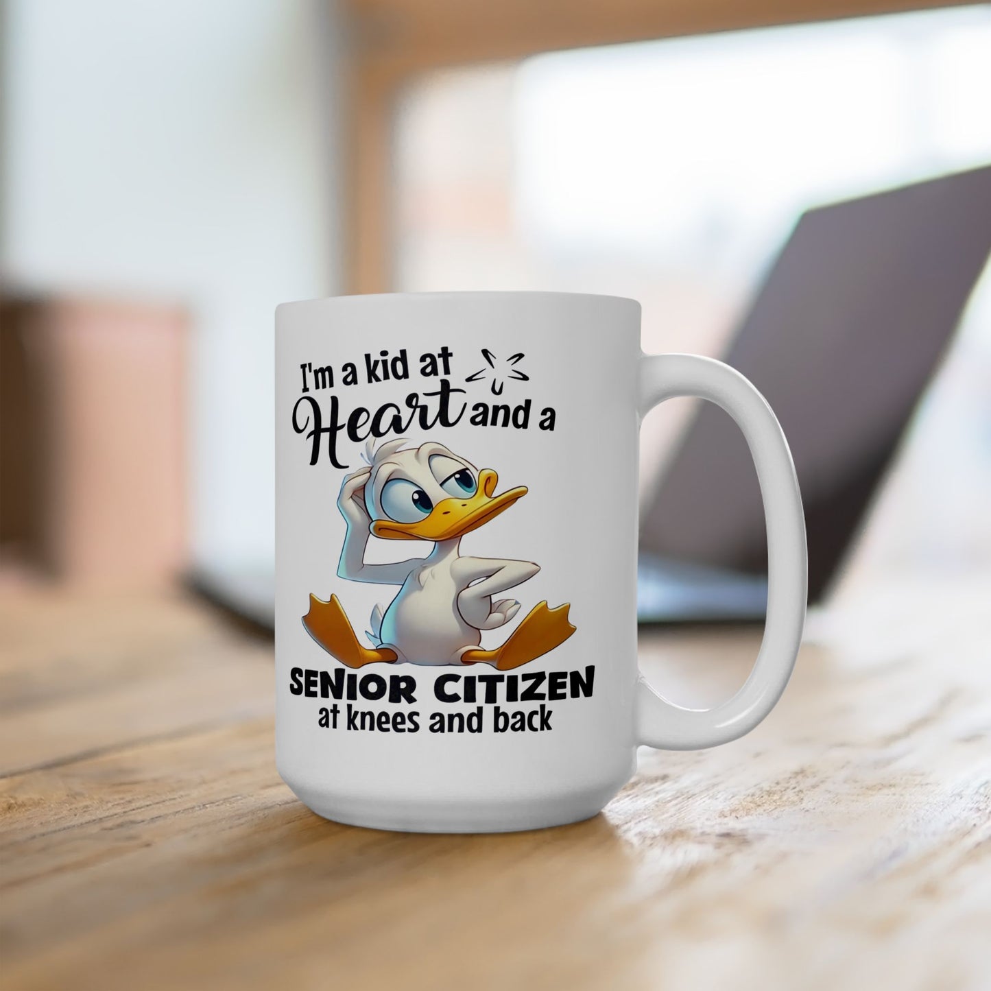 Taza de café divertida con forma de pato “Niño de corazón”: ¡humor para envejecer con gracia!