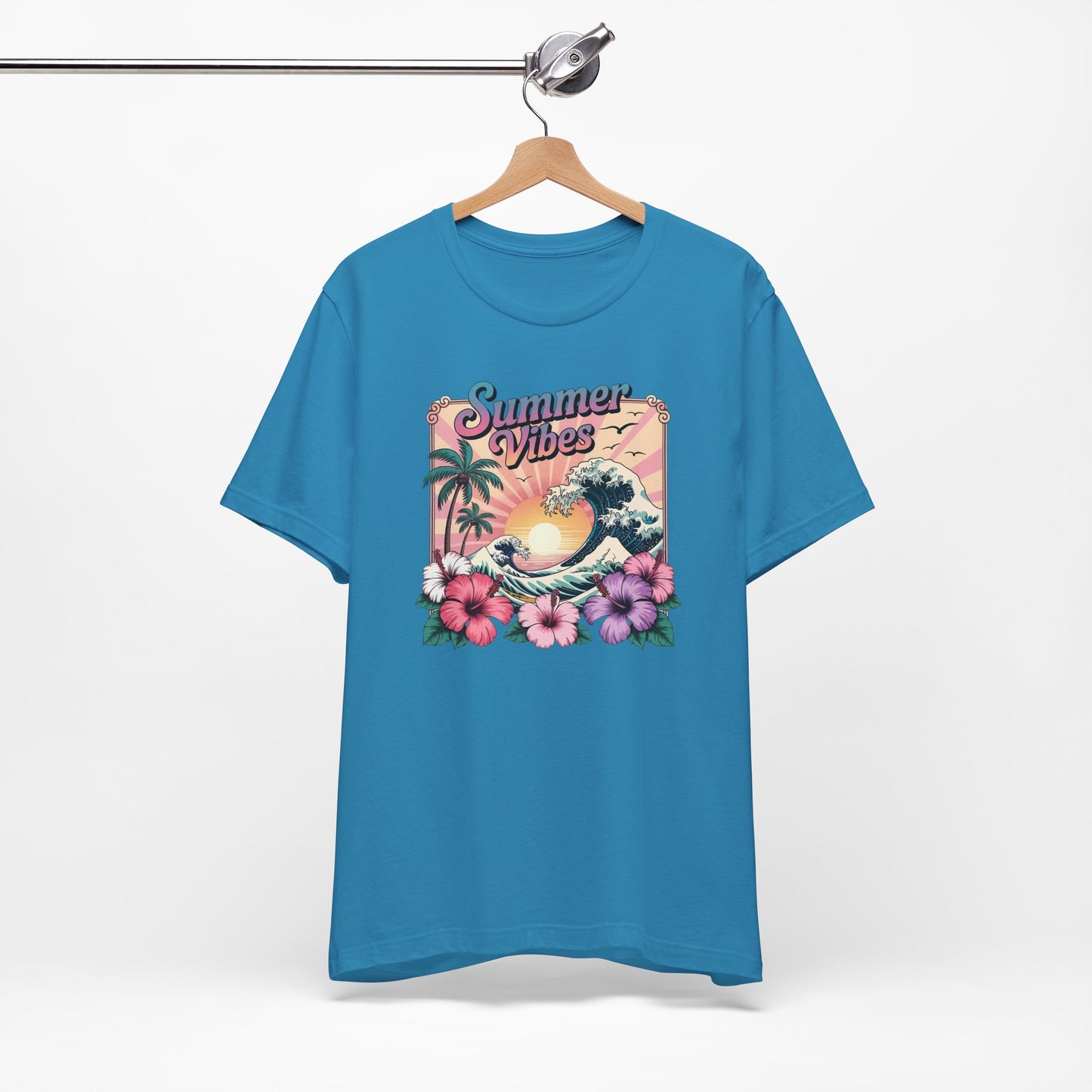 ☀️ Camiseta Summer Vibes – Ola playera vibrante, hibisco y palmeras | Camiseta gráfica para mujer