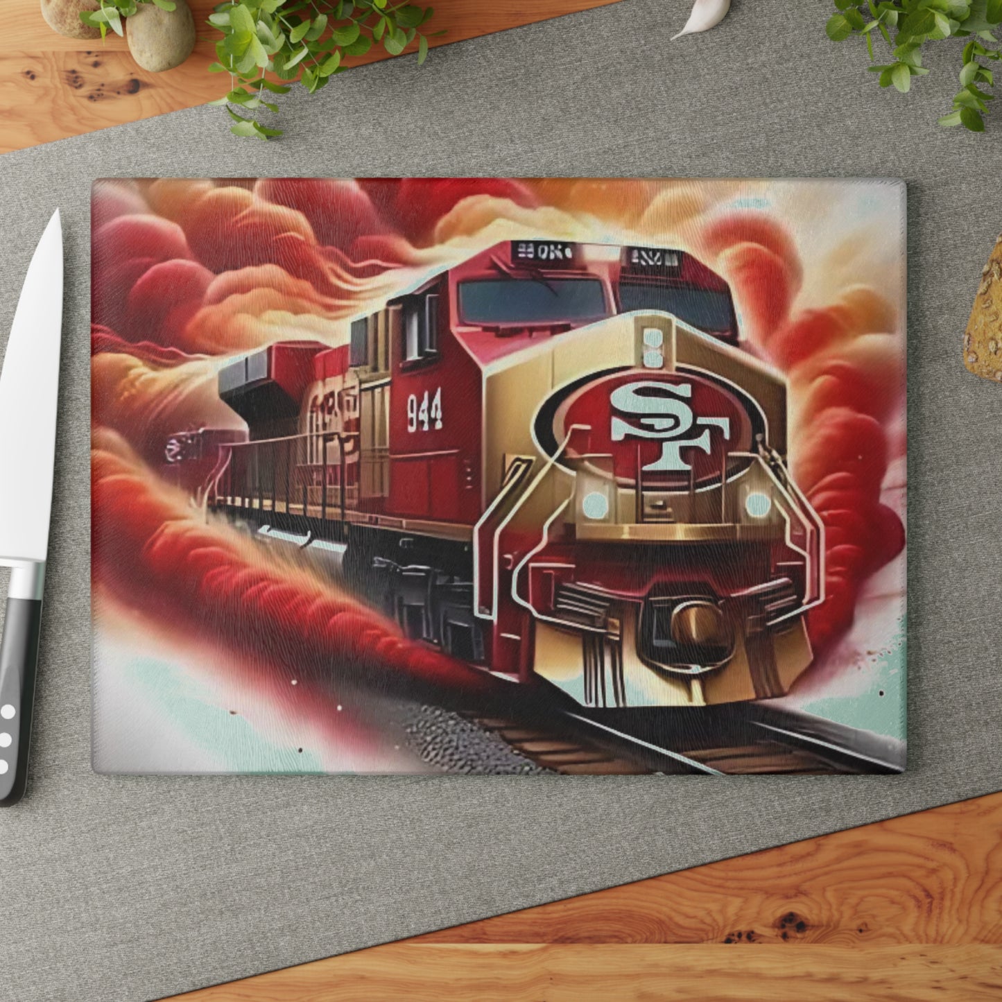 Tabla de cortar de vidrio Express roja y dorada: arte de tren de lujo para cocinas elegantes y clásicas