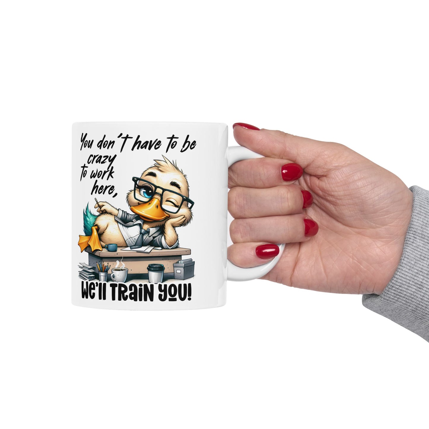 ¡No tienes que estar loco para trabajar aquí, te capacitamos! – Taza de café con forma de pato para la oficina 🧑💼