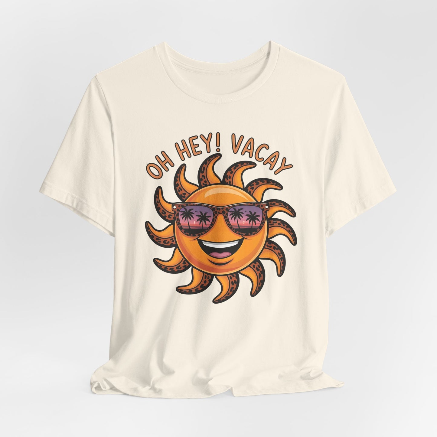 ☀️ ¡Hola! Camiseta de vacaciones – Sol sonriente con gafas de sol | Camiseta gráfica de verano para mujer