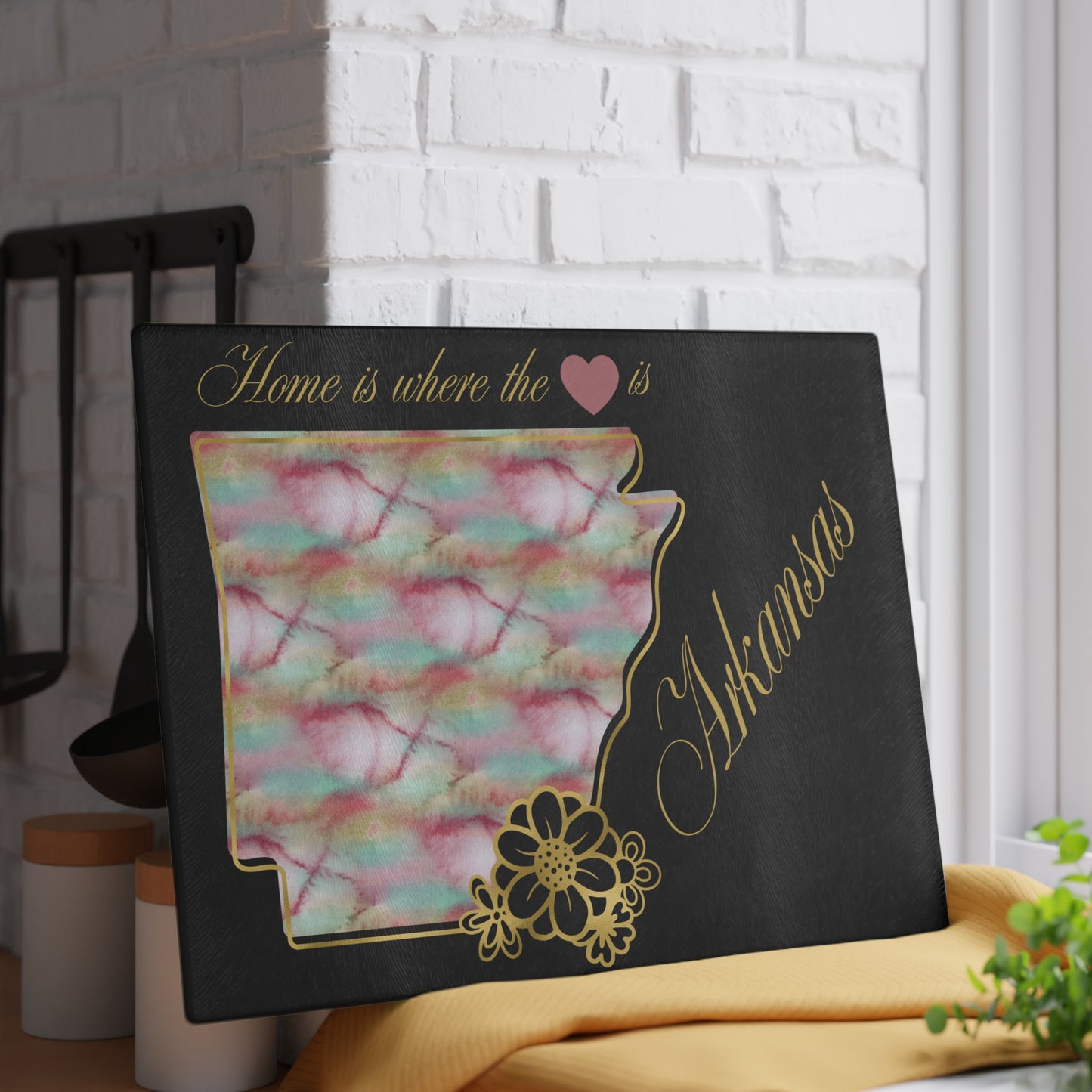 🪷 Arkansas State Floral Cutting Board – Southern Charm Meets Artistic Flair