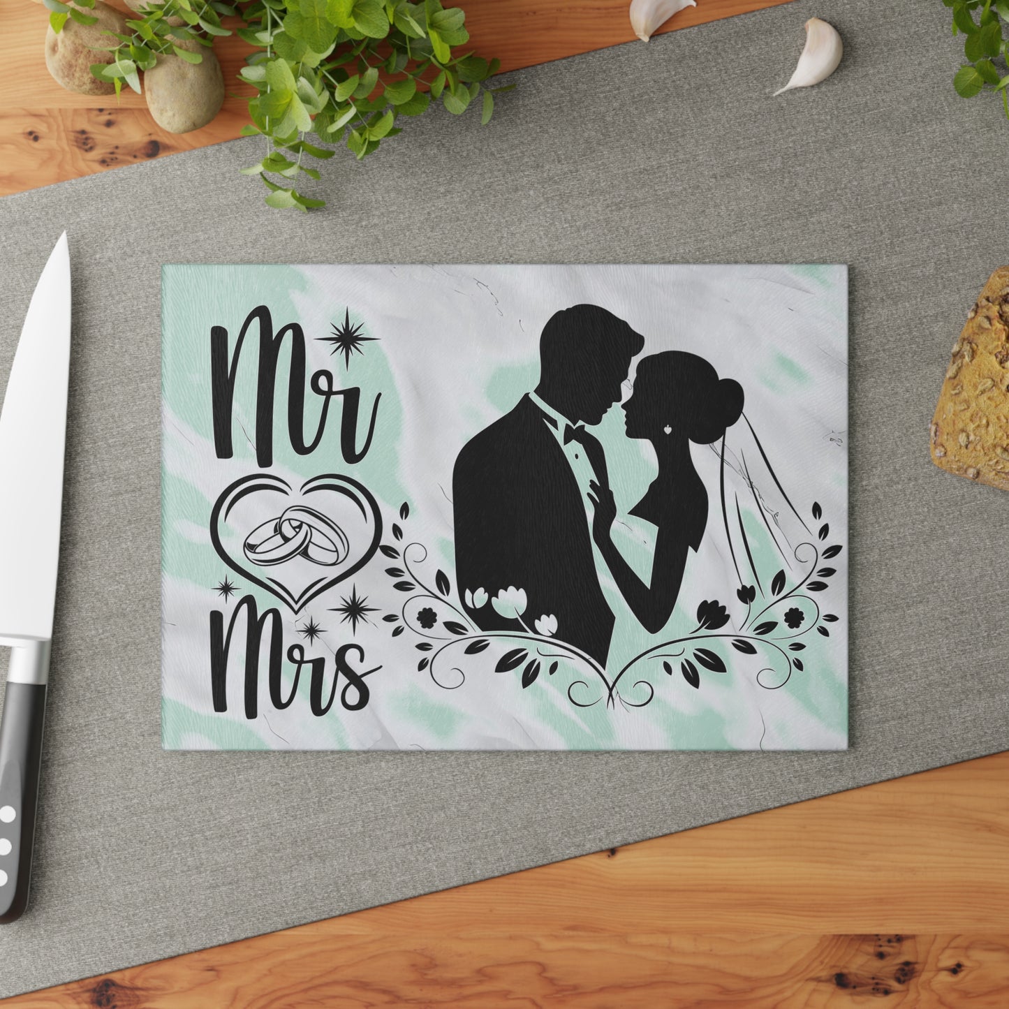 Tabla de cortar para novios: romance atemporal con una silueta elegante