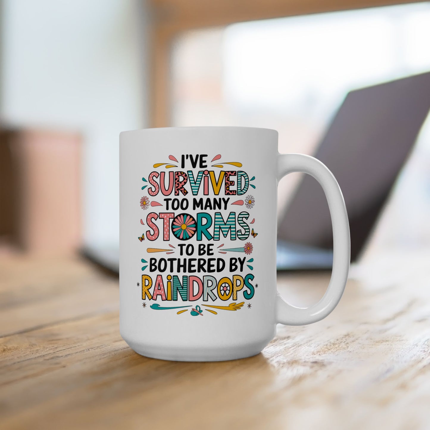 Taza motivacional "He sobrevivido a demasiadas tormentas como para que me molesten las gotas de lluvia"