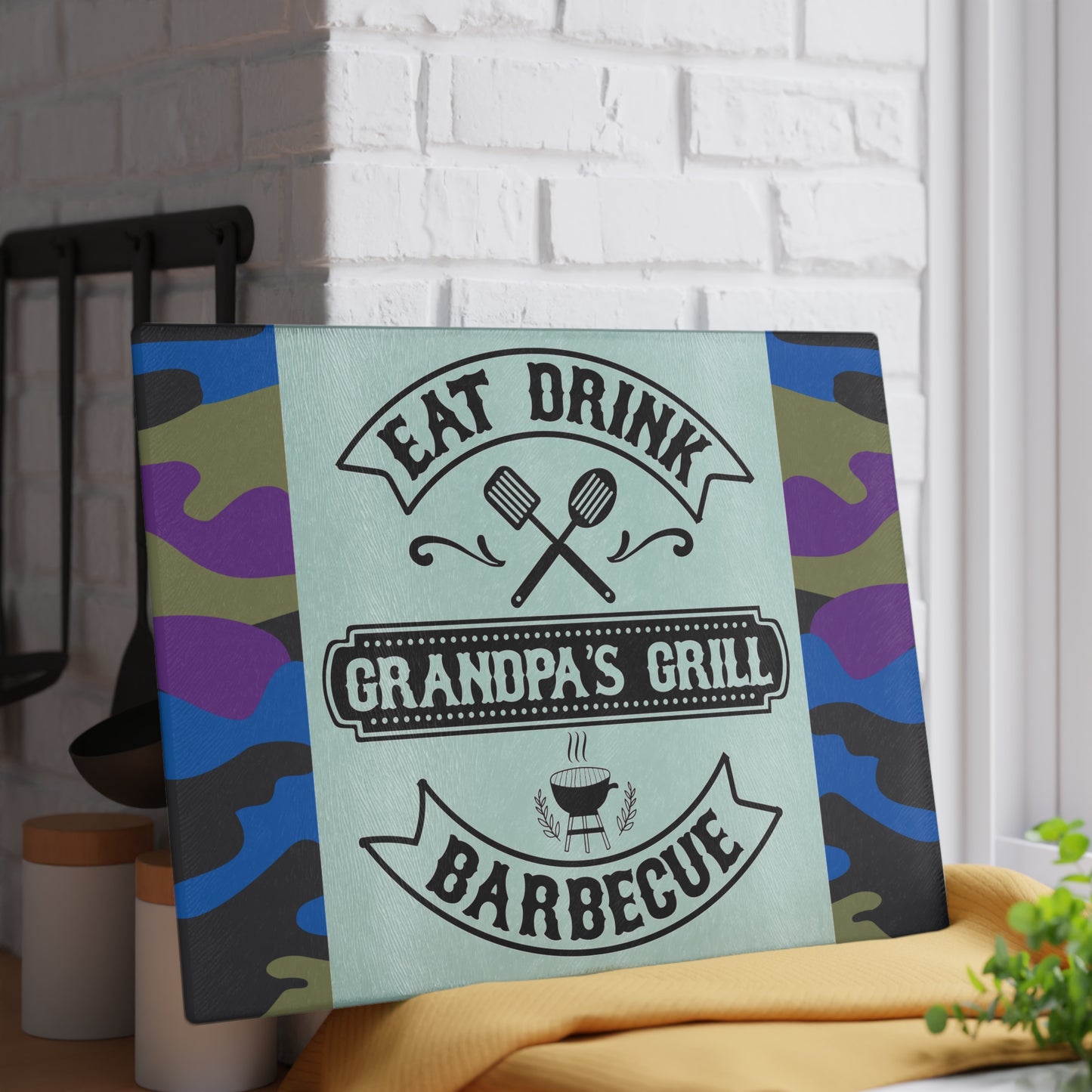 🔥 COMER BEBER BARBACOA A LA PARRILLA DEL ABUELO – Tabla de cortar de vidrio con diseño de camuflaje para los reyes del patio trasero 🧢🍔
