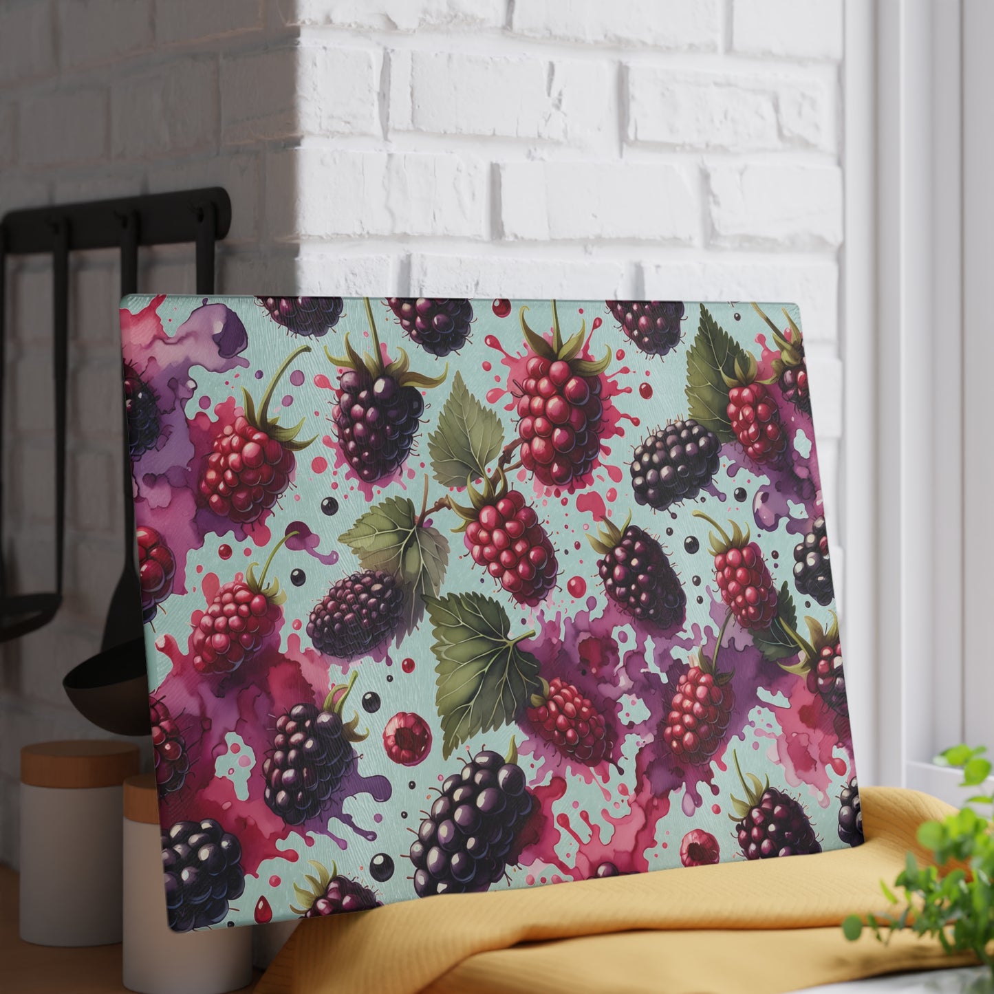 Tabla de cortar Berry Splash: Frambuesas y moras jugosas para un toque atrevido en la cocina
