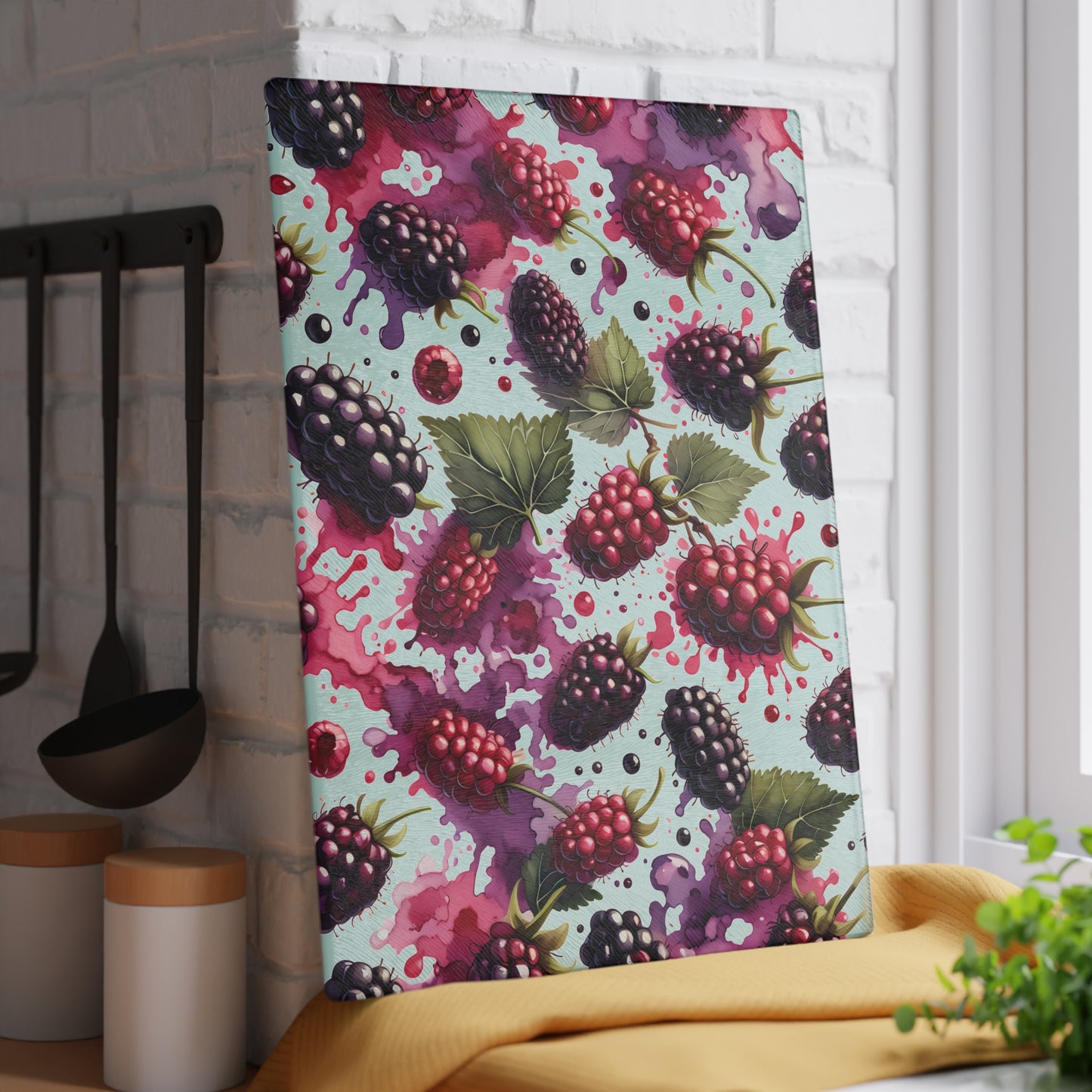 Tabla de cortar Berry Splash: Frambuesas y moras jugosas para un toque atrevido en la cocina