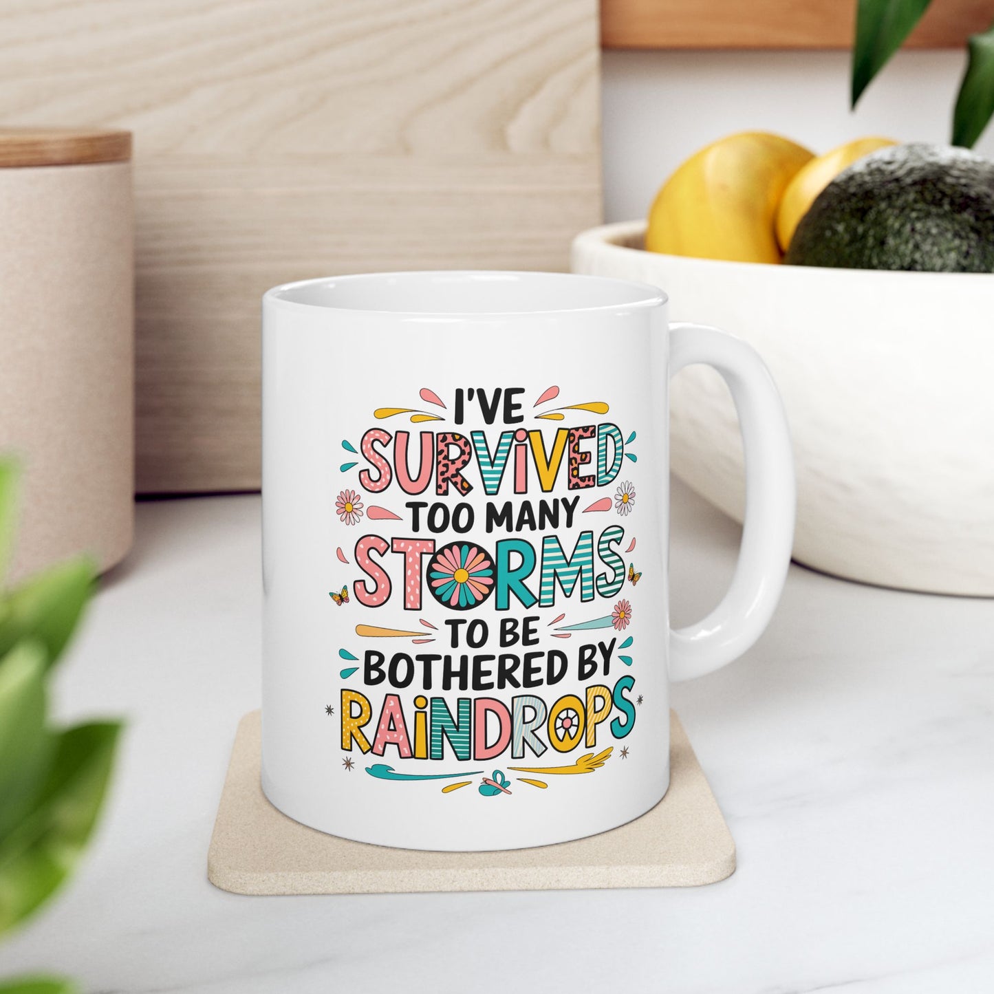 Taza motivacional "He sobrevivido a demasiadas tormentas como para que me molesten las gotas de lluvia"