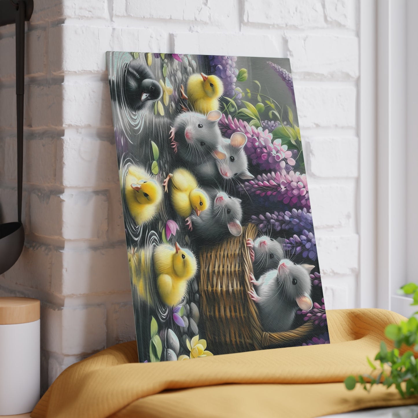 Tabla de cortar con patitos y ratones en un jardín primaveral: decoración de cocina de vidrio con un toque caprichoso