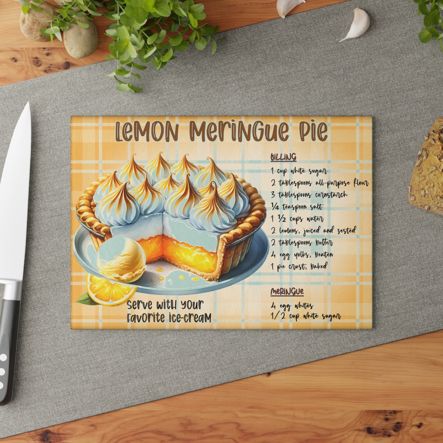 Tabla de cortar para preparar tarta de merengue de limón: la dulce nostalgia se une al encanto culinario