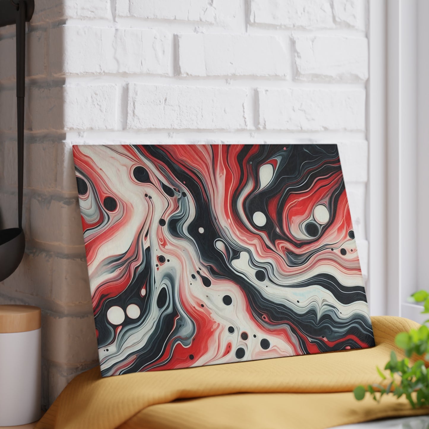 Tabla de cortar de vidrio con diseño de mármol rojo, negro y blanco: decoración de cocina moderna inspirada en el mármol, un regalo elegante y funcional.