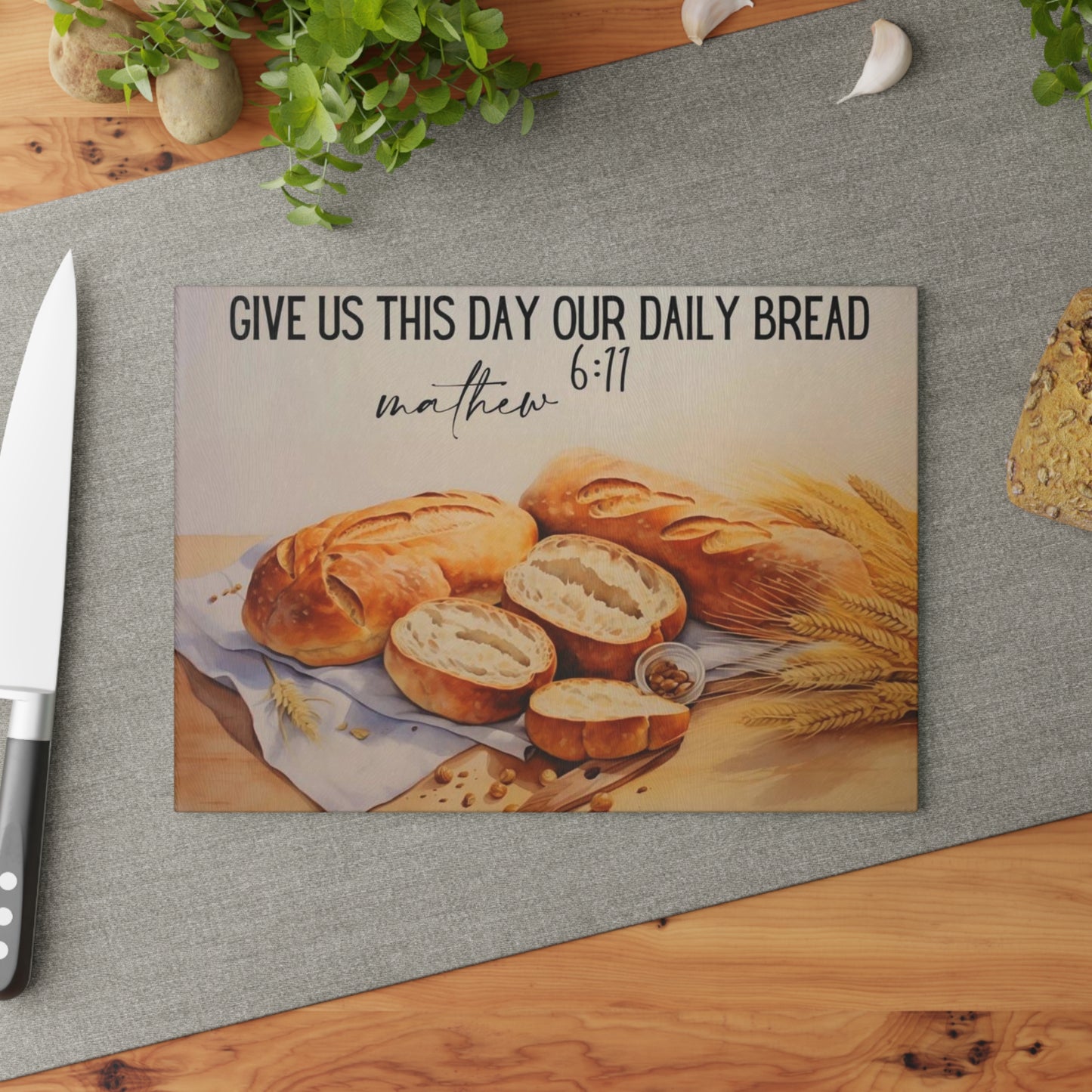 “Danos hoy nuestro pan de cada día” – Tabla de cortar de vidrio | Mateo 6:11 Escritura Decoración de cocina
