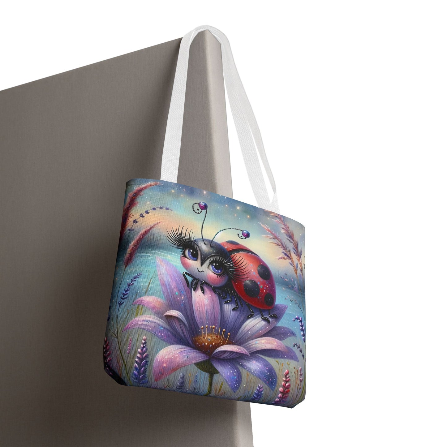 🐞 Mariquita sobre una flor junto al lago – Bolsa de tela inspirada en la naturaleza