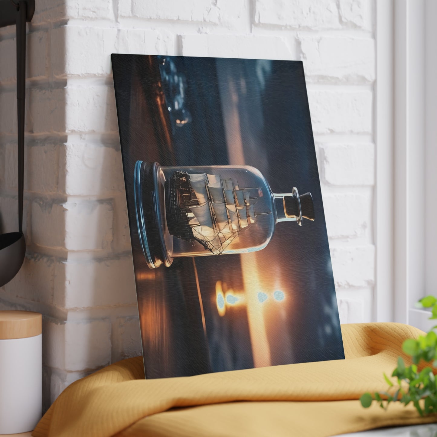 Tabla de cortar de vidrio templado con un barco antiguo en una botella: diseño de atardecer náutico