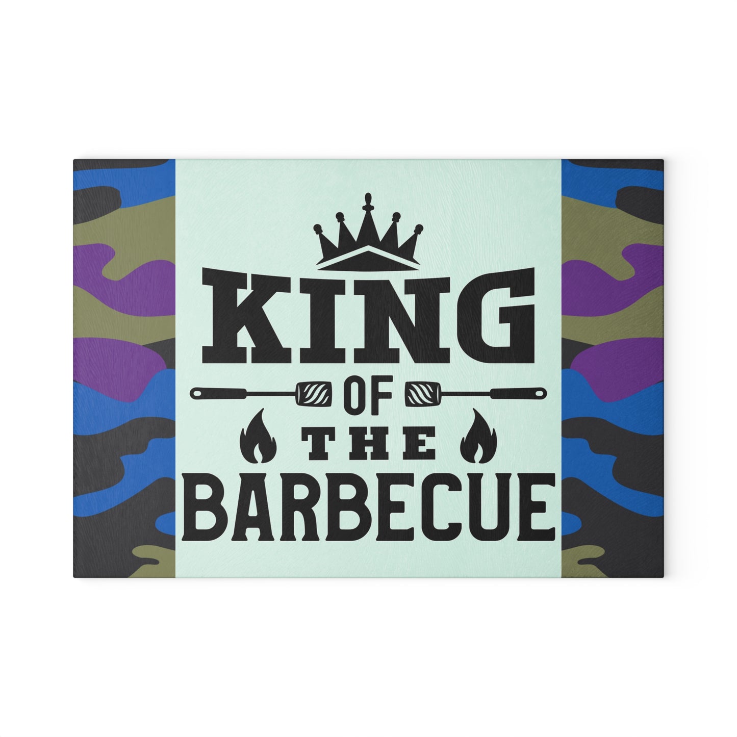 Tabla de cortar de vidrio KING OF THE BARBEQUE – Camuflaje con corona y espátulas 🍖