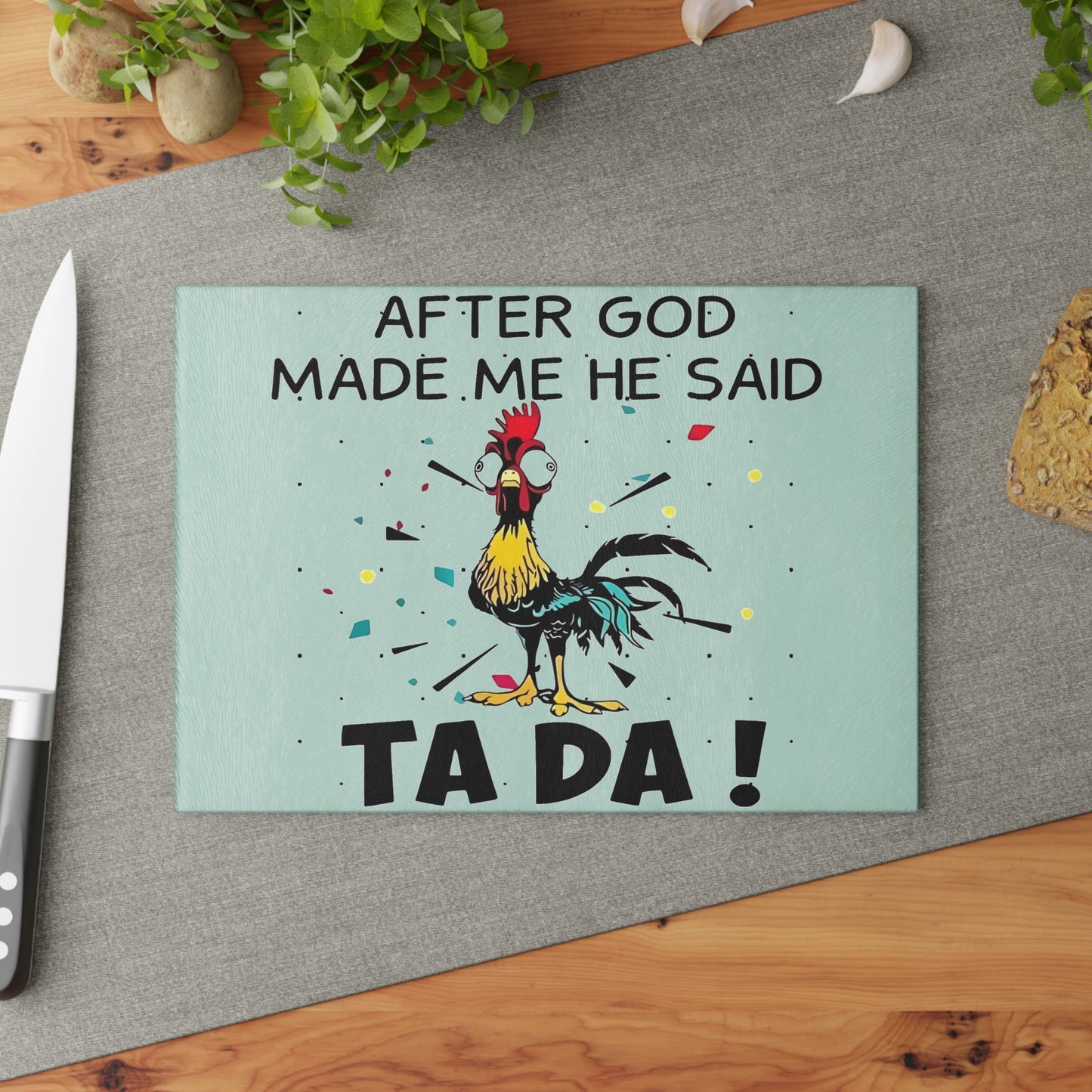 🐓✨ ¡DESPUÉS DE QUE DIOS ME HIZO, DIJO TA DA! – Tabla de cortar de vidrio con forma de pollo 😲🌟