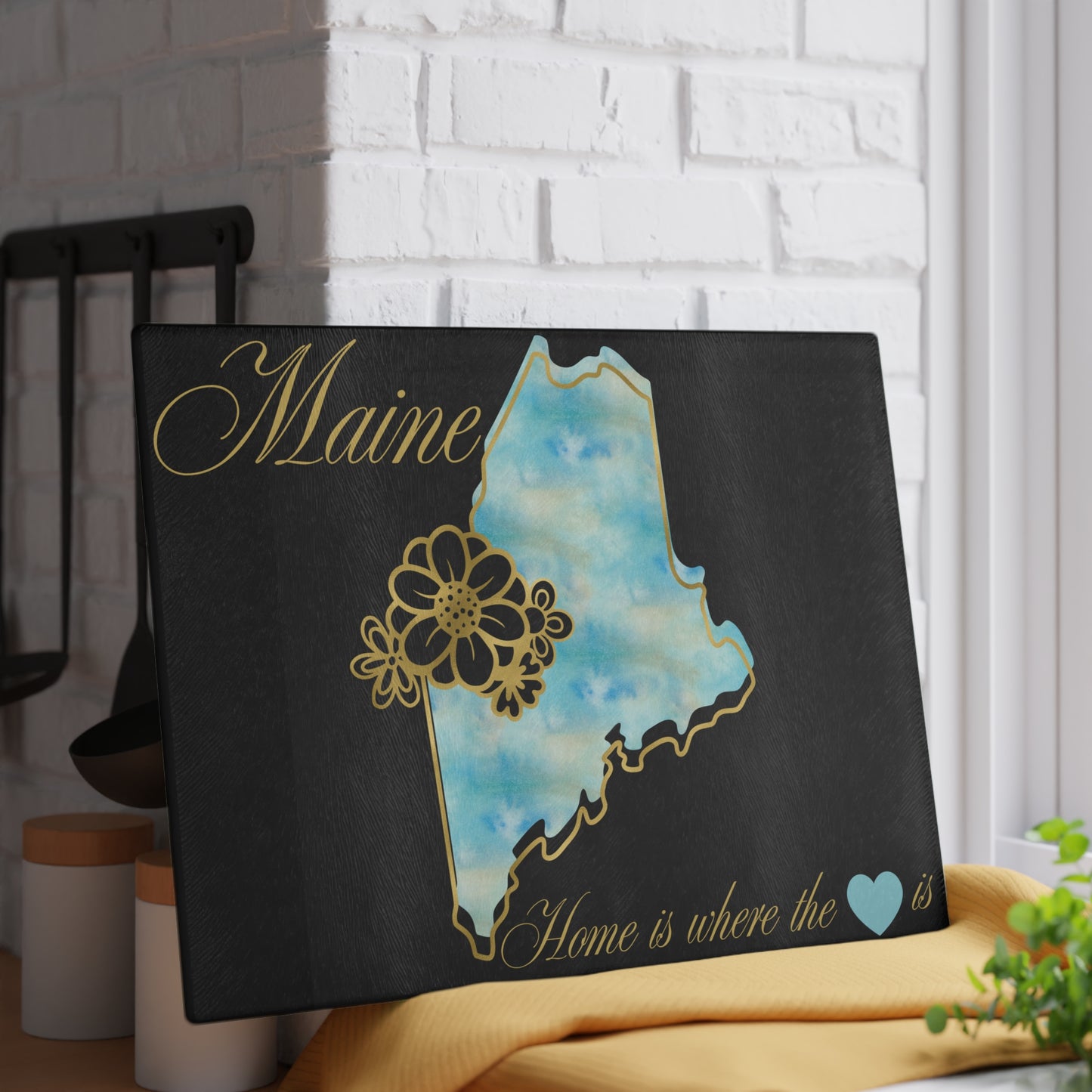 💙 Maine State Cutting Board – Coastal Skies & New England Charm