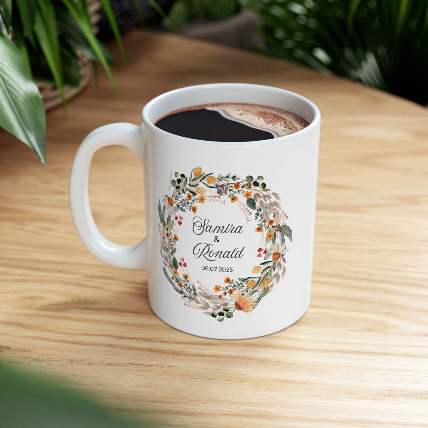 Taza personalizada con corona floral: un hermoso regalo personalizado