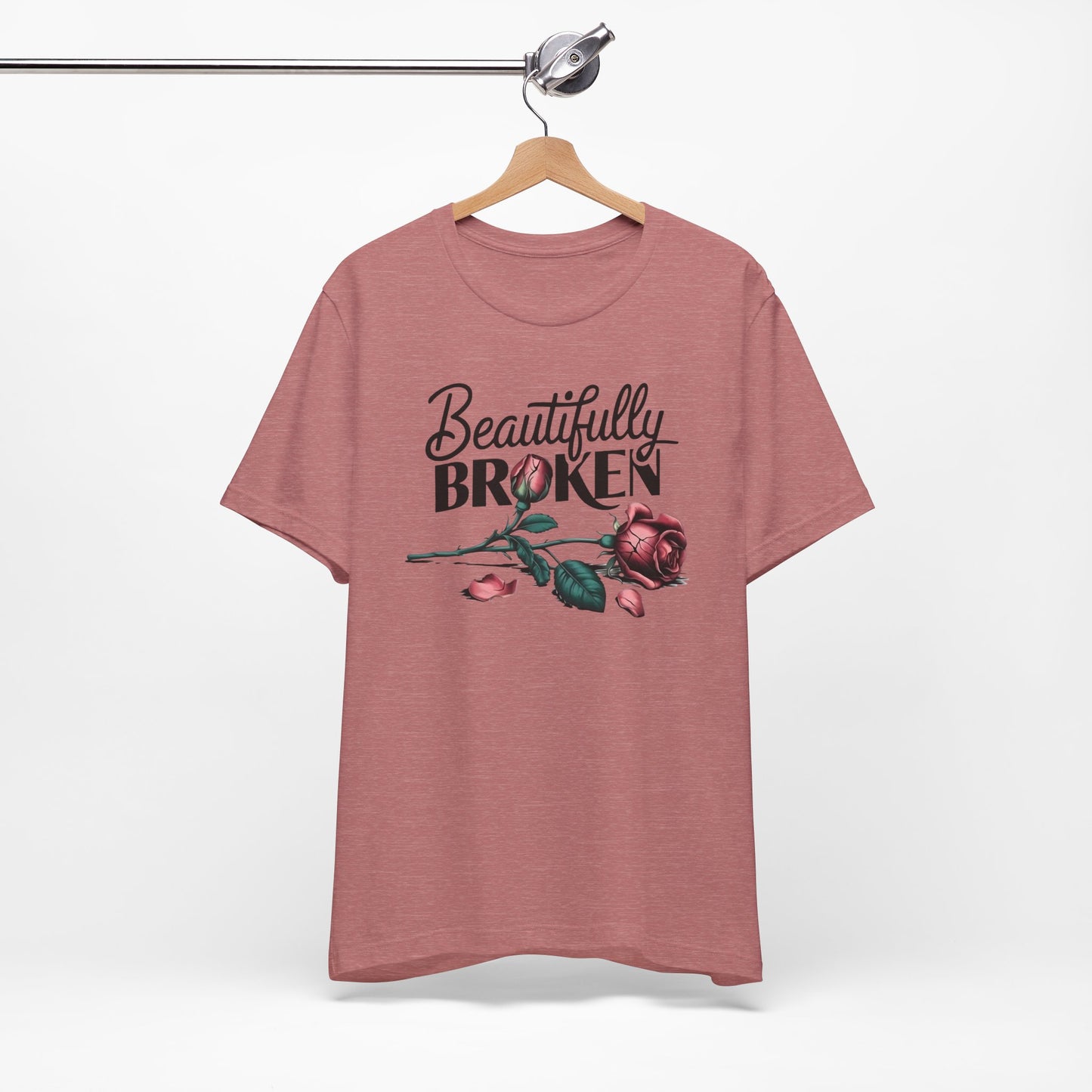 Camiseta Rosa “Beautifully Broken”: una camiseta empoderante con una elegancia suave