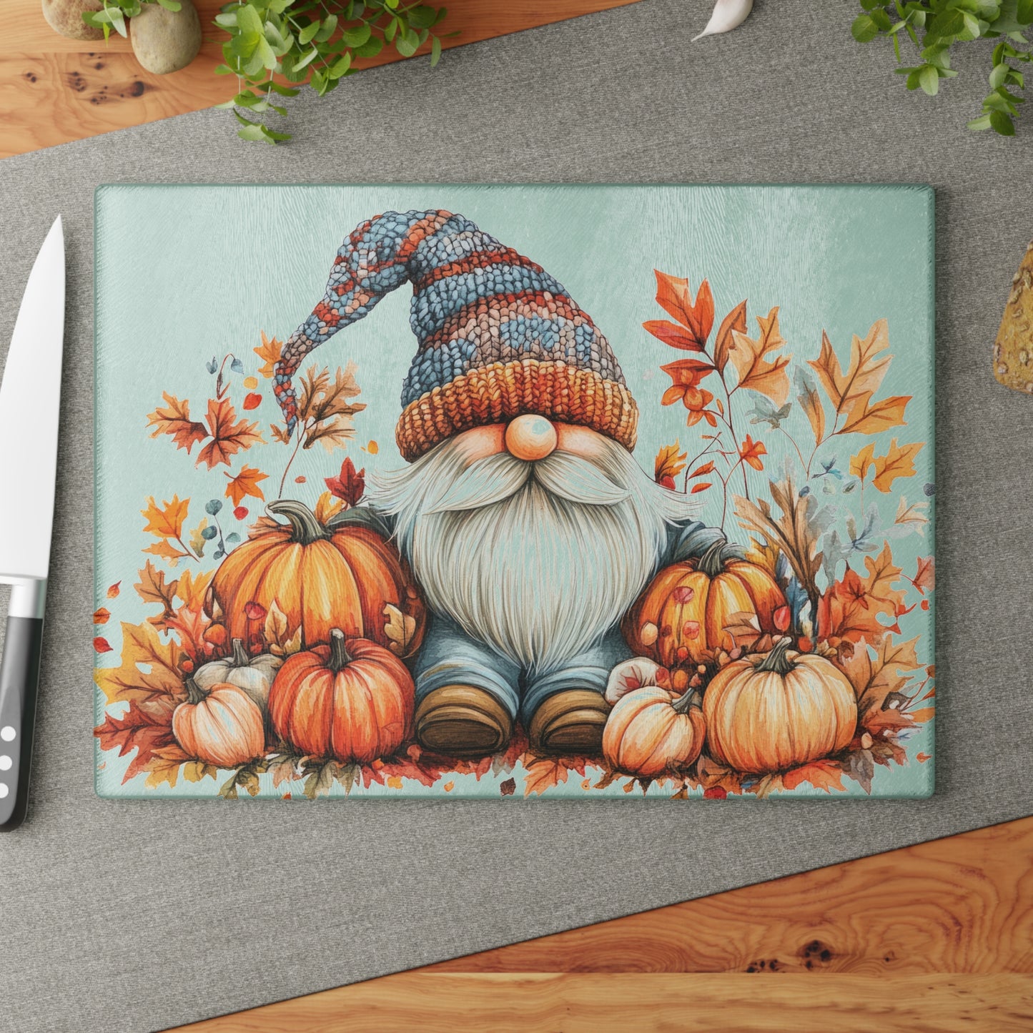 Tabla de cortar con gnomos otoñales y calabazas: un acogedor toque otoñal para tu cocina