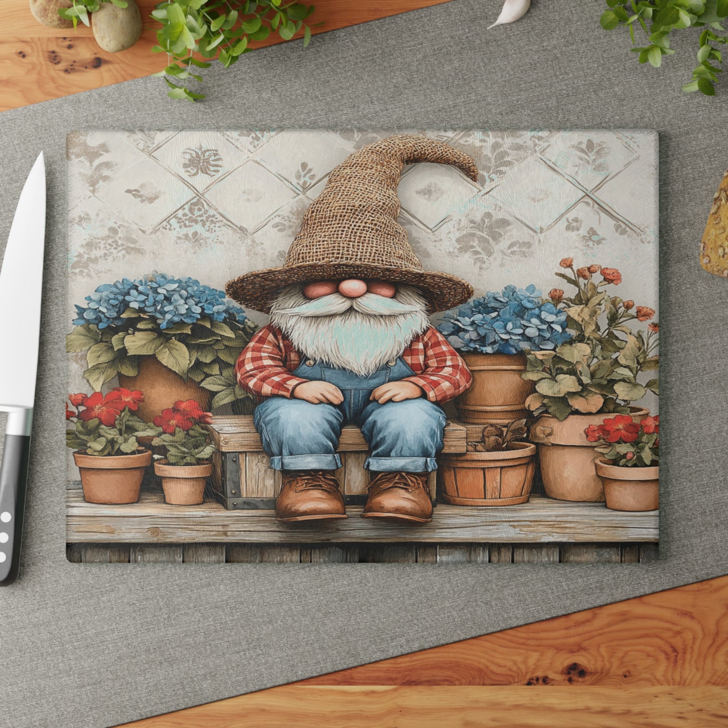 Tabla de cortar con diseño de gnomo de jardín: un toque rústico para tu cocina
