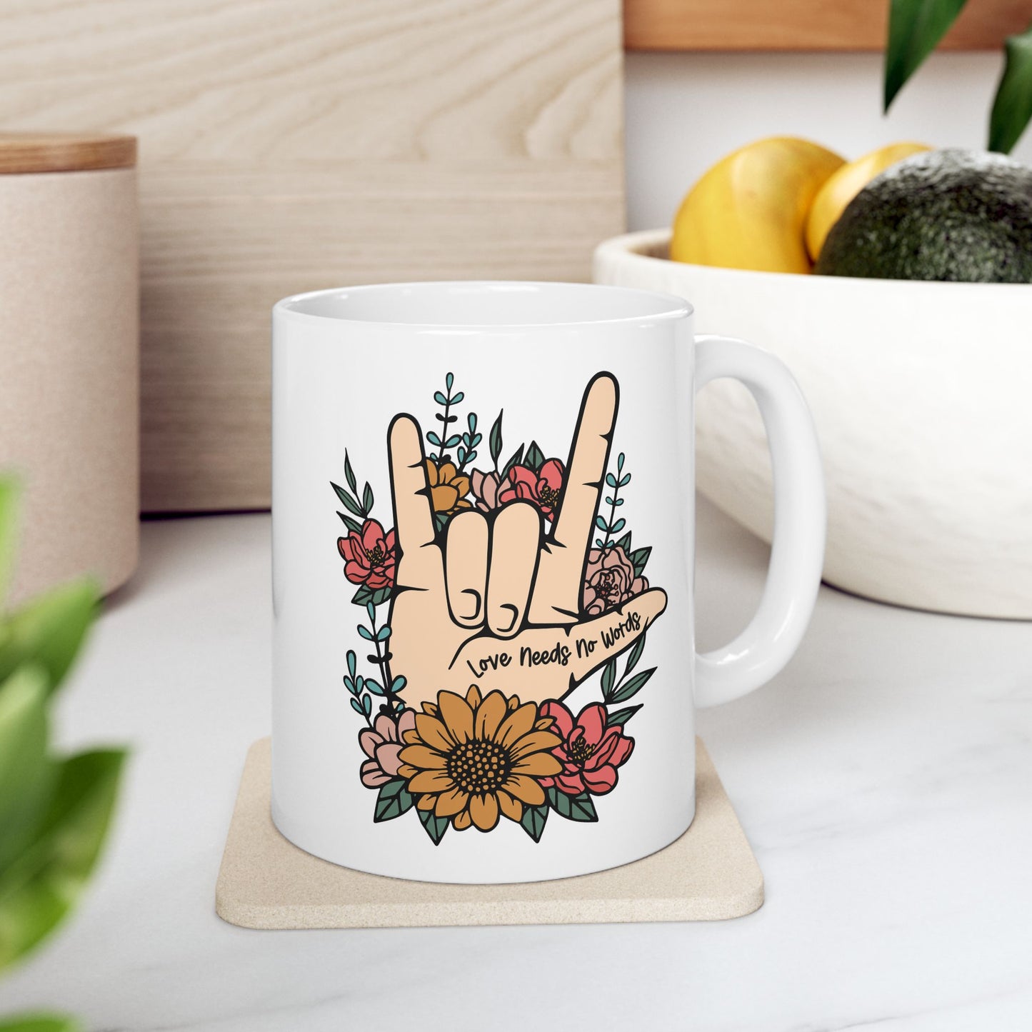 💖 "El amor no necesita palabras" – Taza de mano en lenguaje de señas con un hermoso diseño floral 🌸