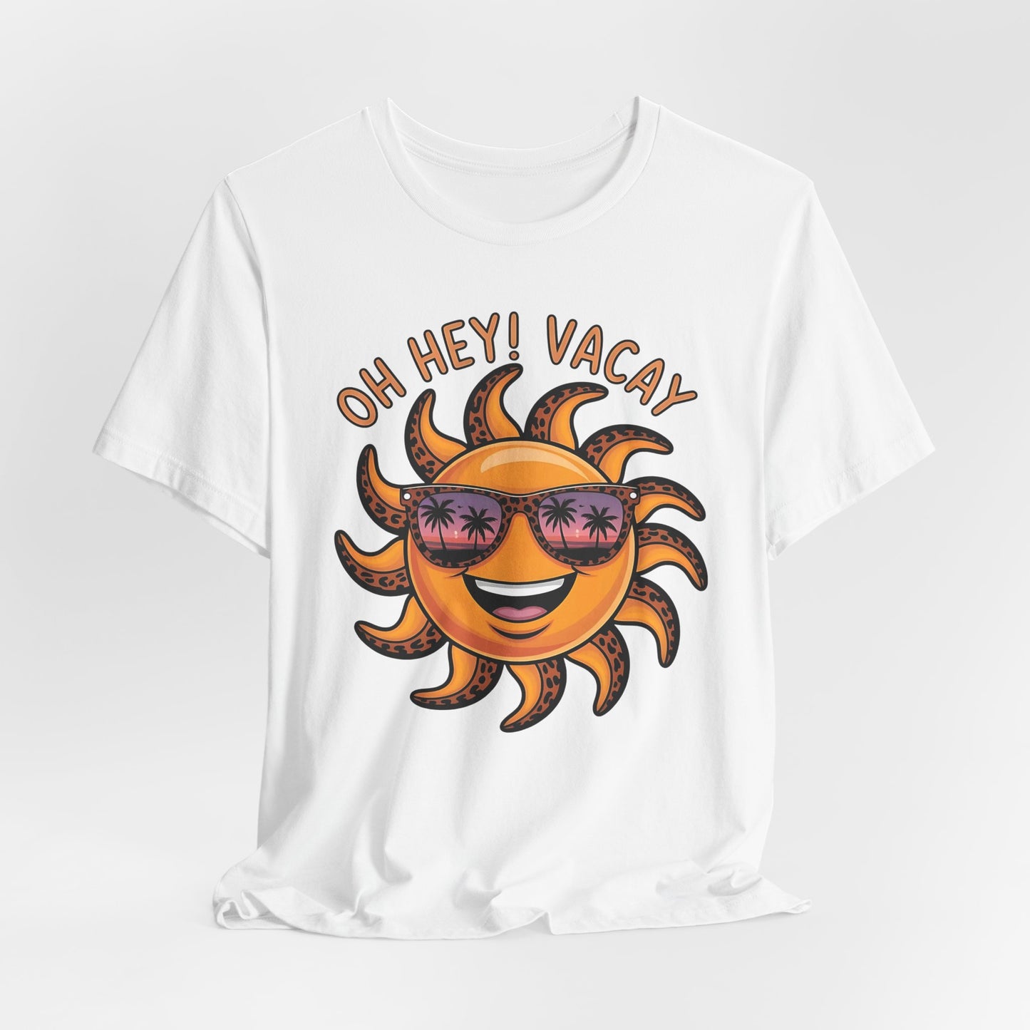 ☀️ ¡Hola! Camiseta de vacaciones – Sol sonriente con gafas de sol | Camiseta gráfica de verano para mujer