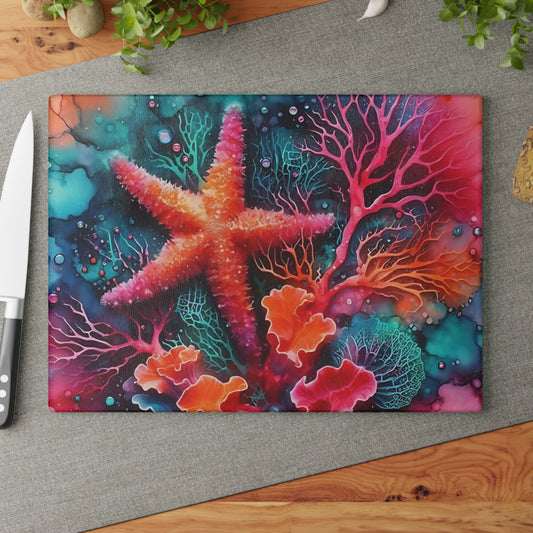 Tabla de cortar de vidrio con diseño de estrellas de mar en acuarela: arte coral costero para una decoración de cocina vibrante