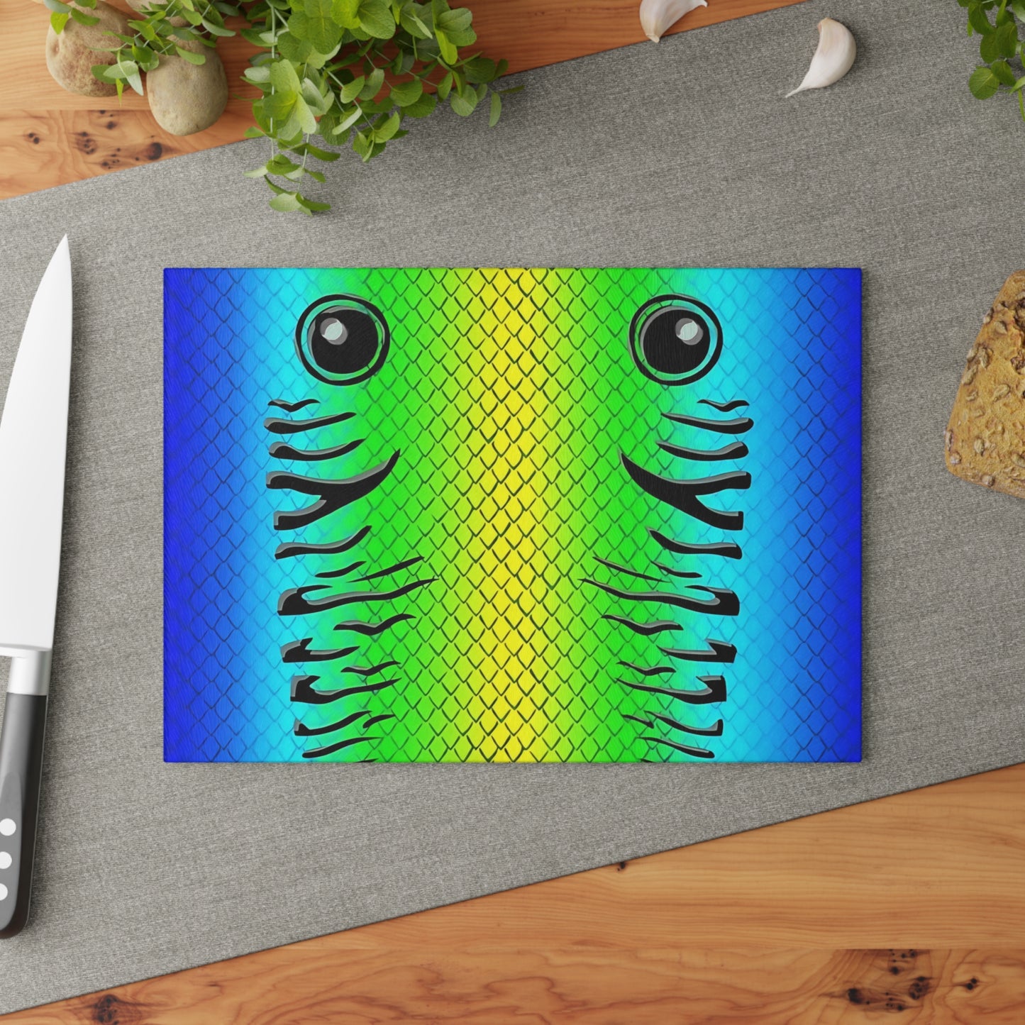 Tabla de cortar de vidrio con escamas tropicales: diseño brillante inspirado en el océano para cocinas audaces