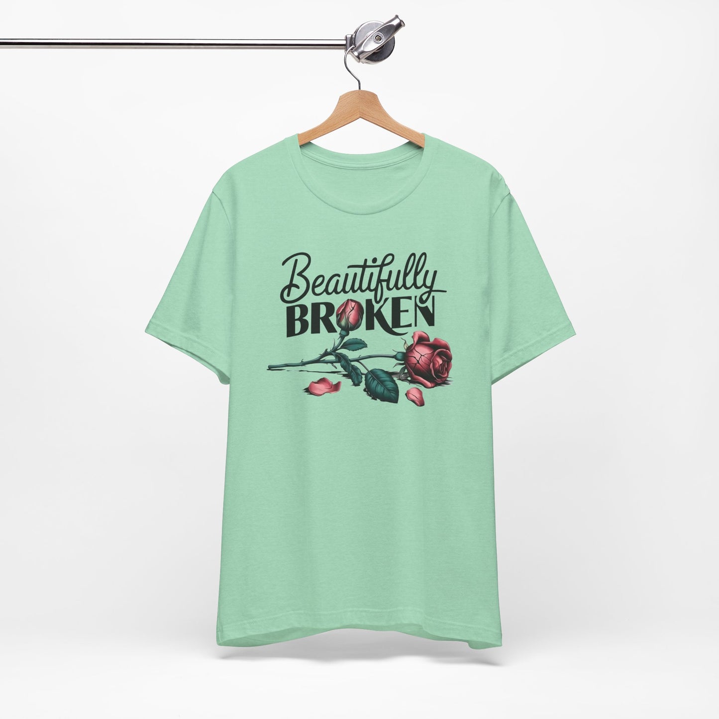 Camiseta Rosa “Beautifully Broken”: una camiseta empoderante con una elegancia suave