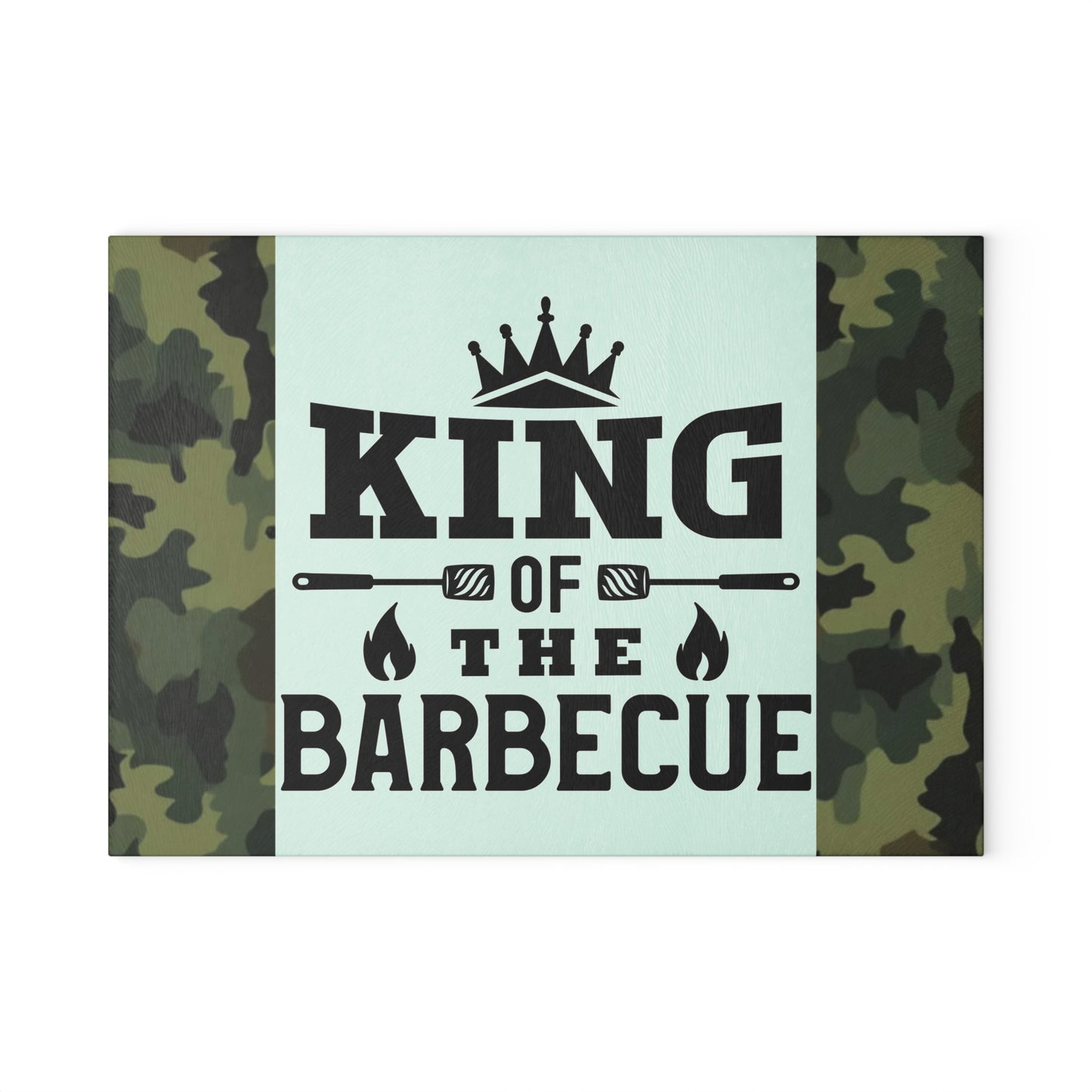 Tabla de cortar de vidrio KING OF THE BARBEQUE – Camuflaje con corona y espátulas 🍖