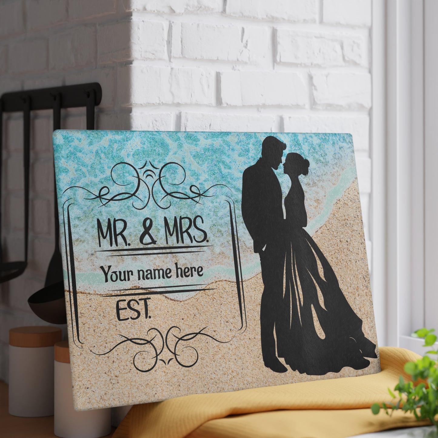 Tabla de cortar "Sr. y Sra. Coastal Romance": regalo de boda personalizado con nombre y año