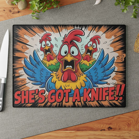¡Tiene un cuchillo! – Divertida tabla de cortar de vidrio con pollos chillones 😂🍳