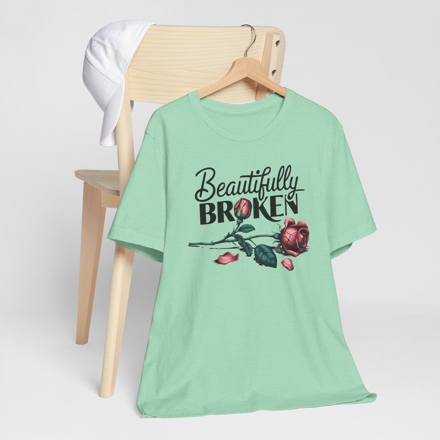 Camiseta Rosa “Beautifully Broken”: una camiseta empoderante con una elegancia suave