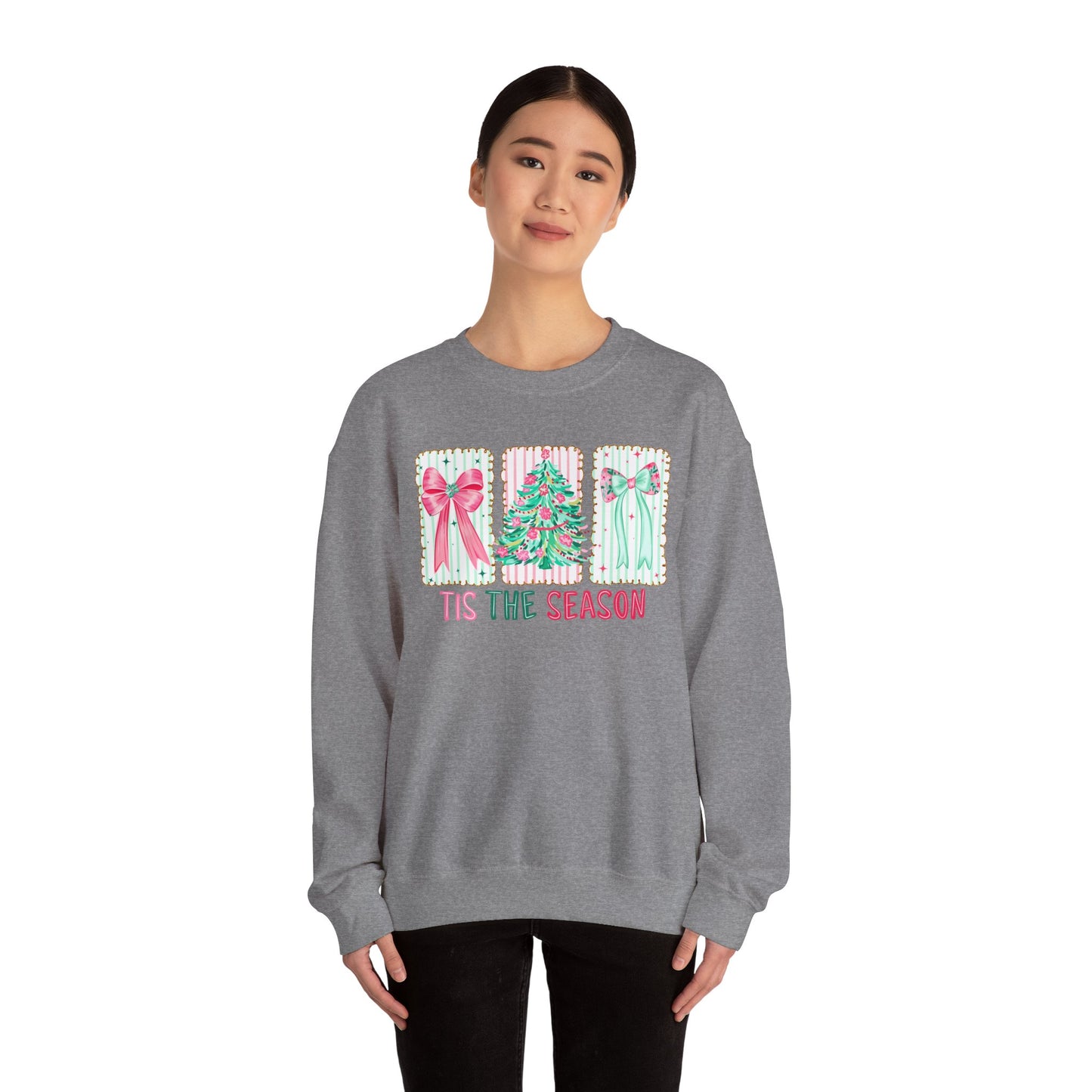 🎀🎄 ’Tis The Season Sweatshirt – Pastel Bows & Merry Tree Vibes ✨☃️