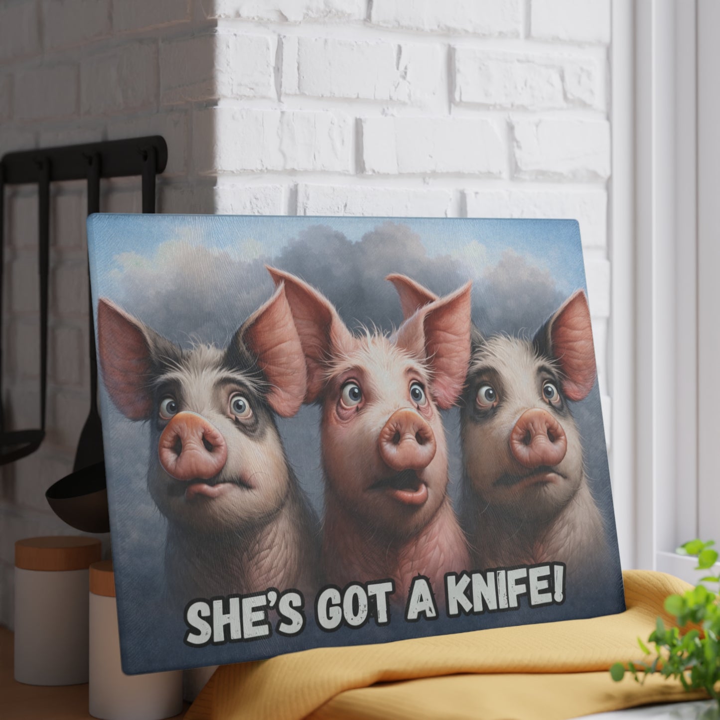 She’s Got a Knife Glass Cutting Board – Funny Pig Kitchen Art with Wide-Eyed Farmhouse Humor
