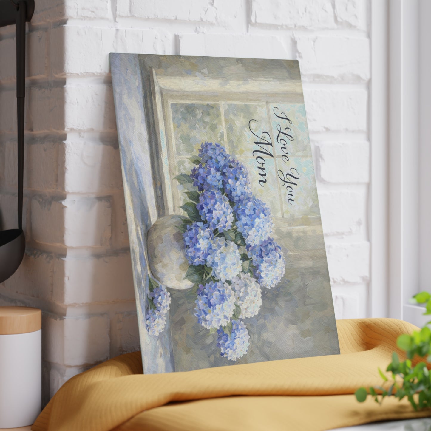 I Love You Mom Hydrangea Glass Cutting Board – Soft Floral Mother’s Day Gift