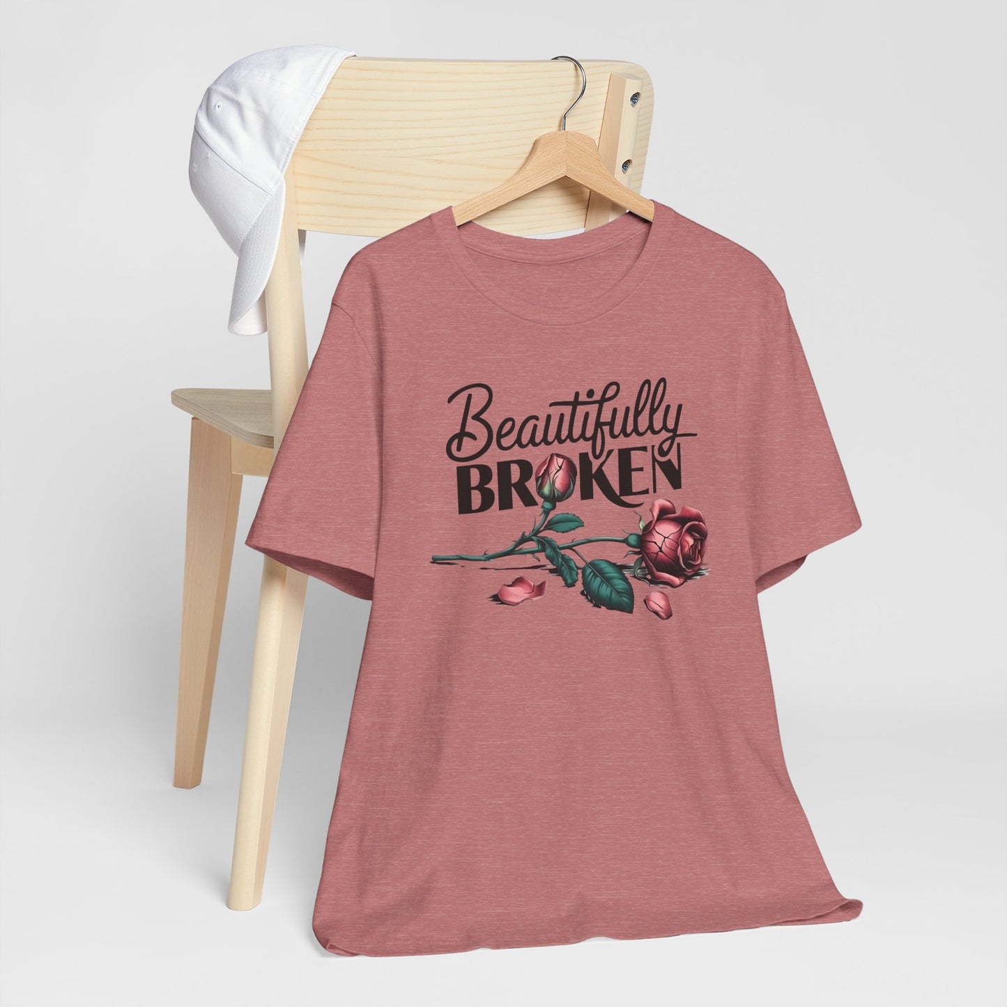 Camiseta Rosa “Beautifully Broken”: una camiseta empoderante con una elegancia suave