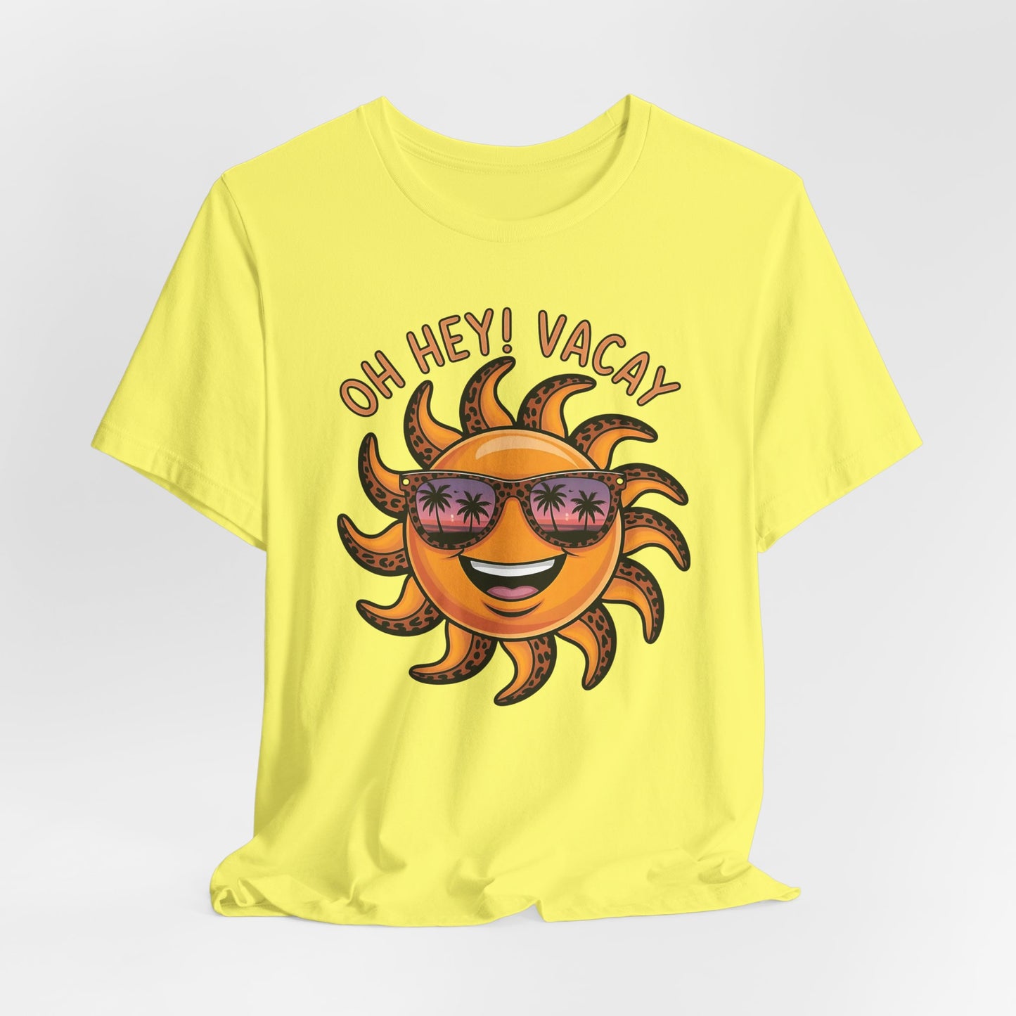 ☀️ ¡Hola! Camiseta de vacaciones – Sol sonriente con gafas de sol | Camiseta gráfica de verano para mujer