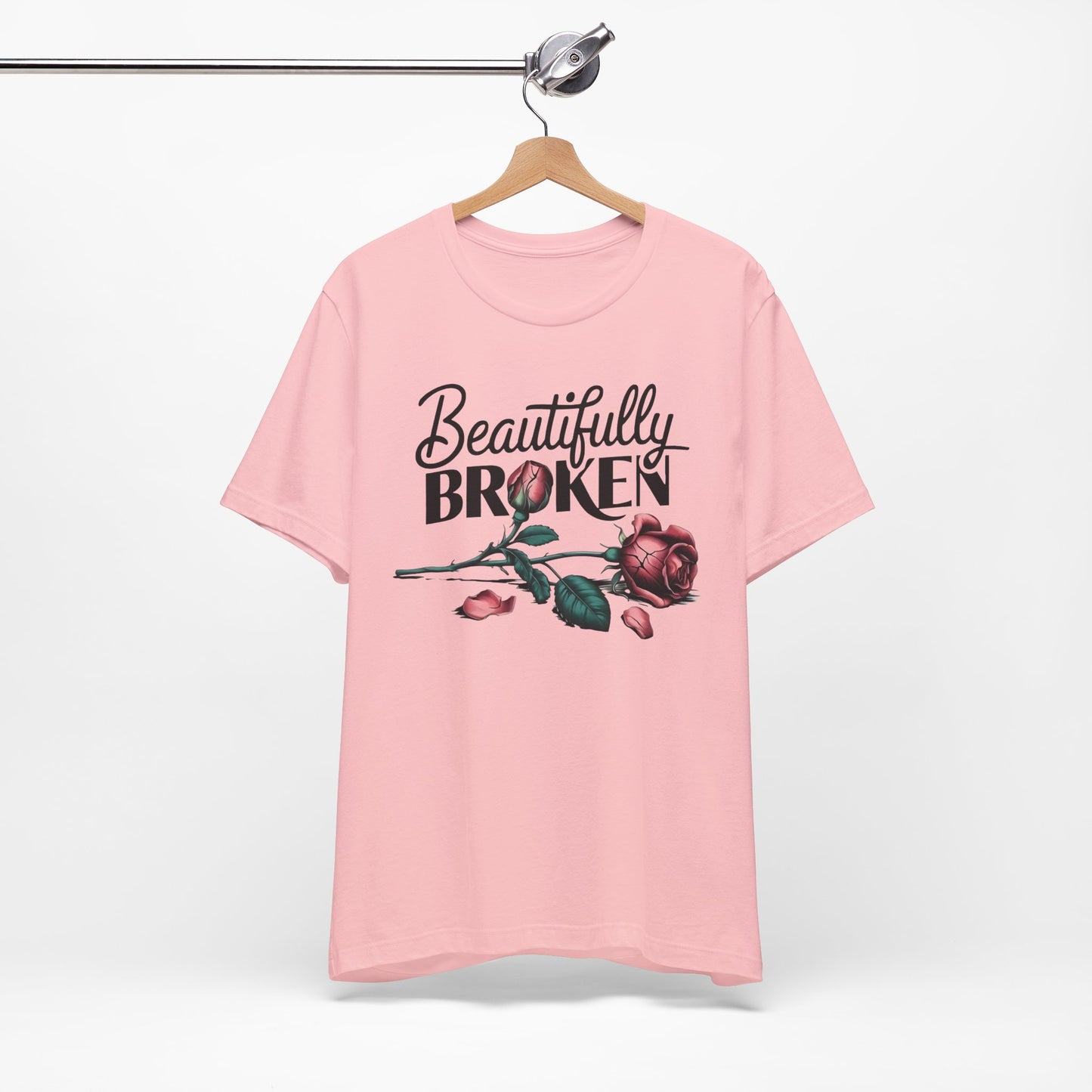 Camiseta Rosa “Beautifully Broken”: una camiseta empoderante con una elegancia suave