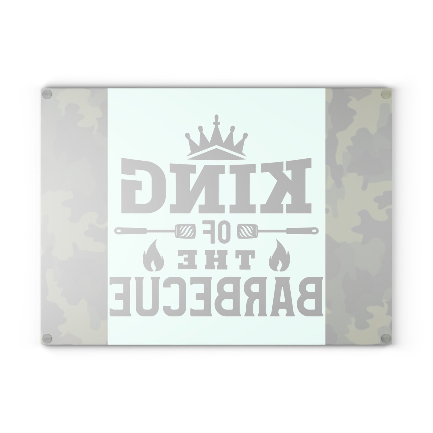 Tabla de cortar de vidrio KING OF THE BARBEQUE – Camuflaje con corona y espátulas 🍖