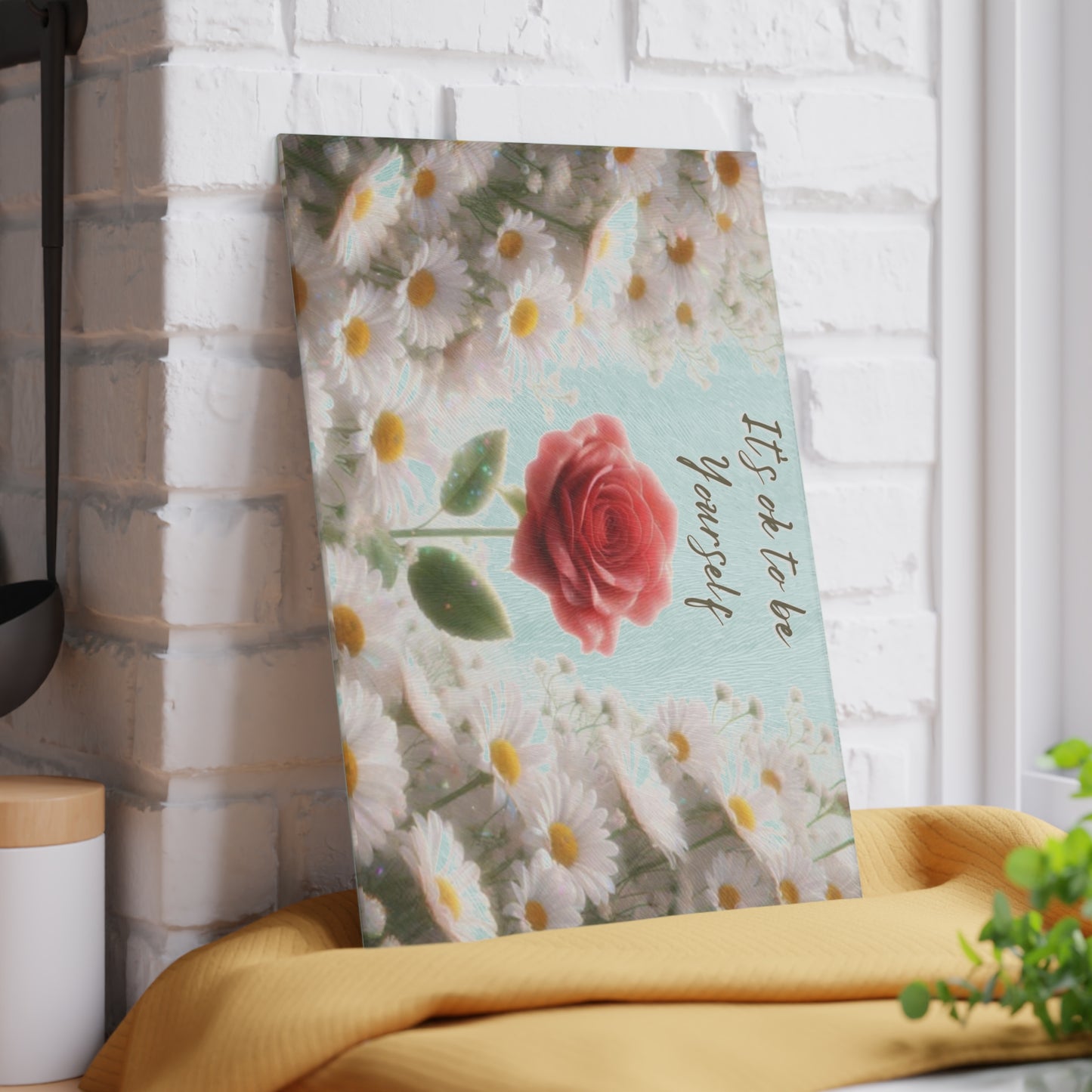 Tabla de cortar de vidrio "Está bien ser tú mismo" - Rosa única en un campo de margaritas, Regalo único, Tabla de cortar de vidrio, Tabla de charcutería, Tabla de cortar personalizada, Flores