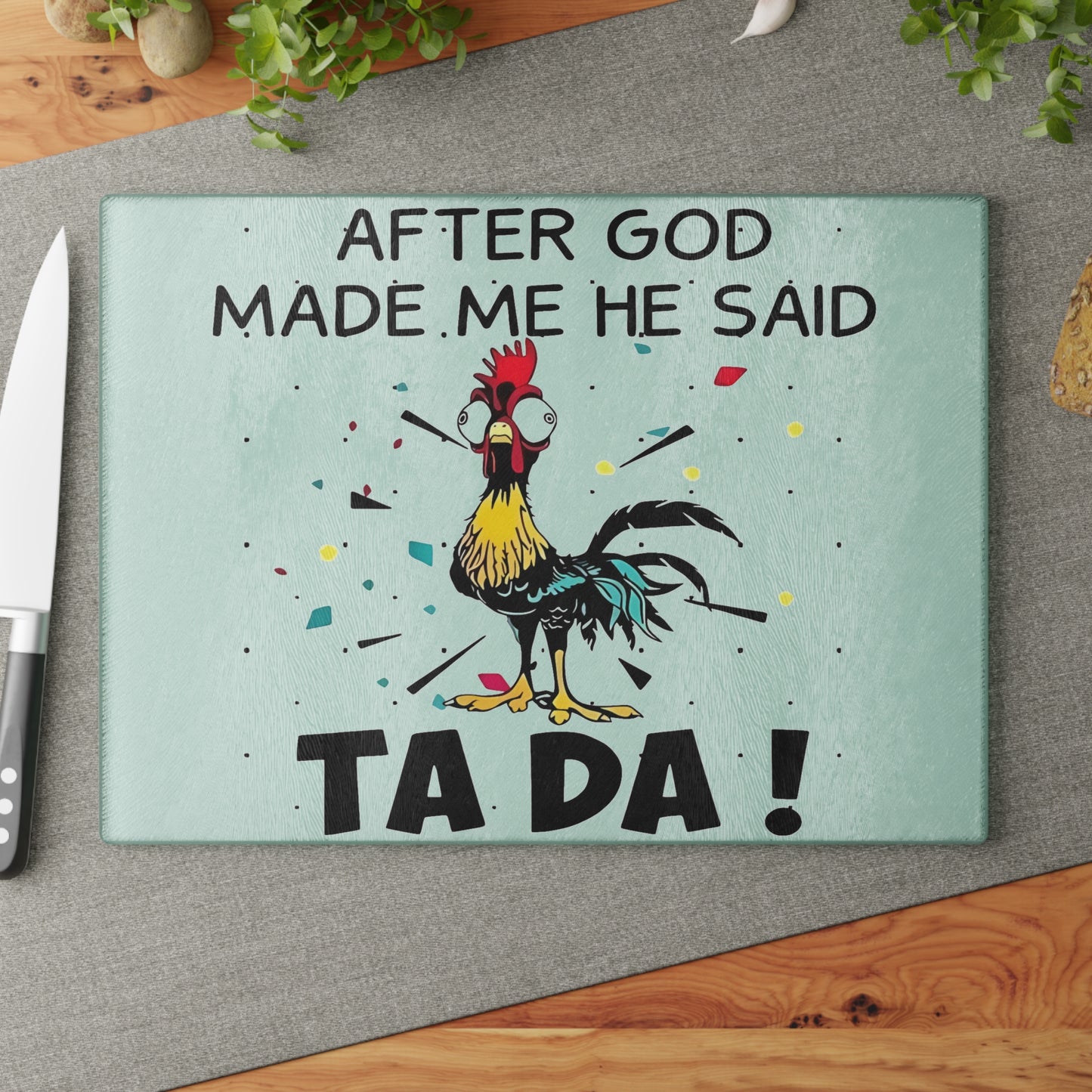 🐓✨ ¡DESPUÉS DE QUE DIOS ME HIZO, DIJO TA DA! – Tabla de cortar de vidrio con forma de pollo 😲🌟