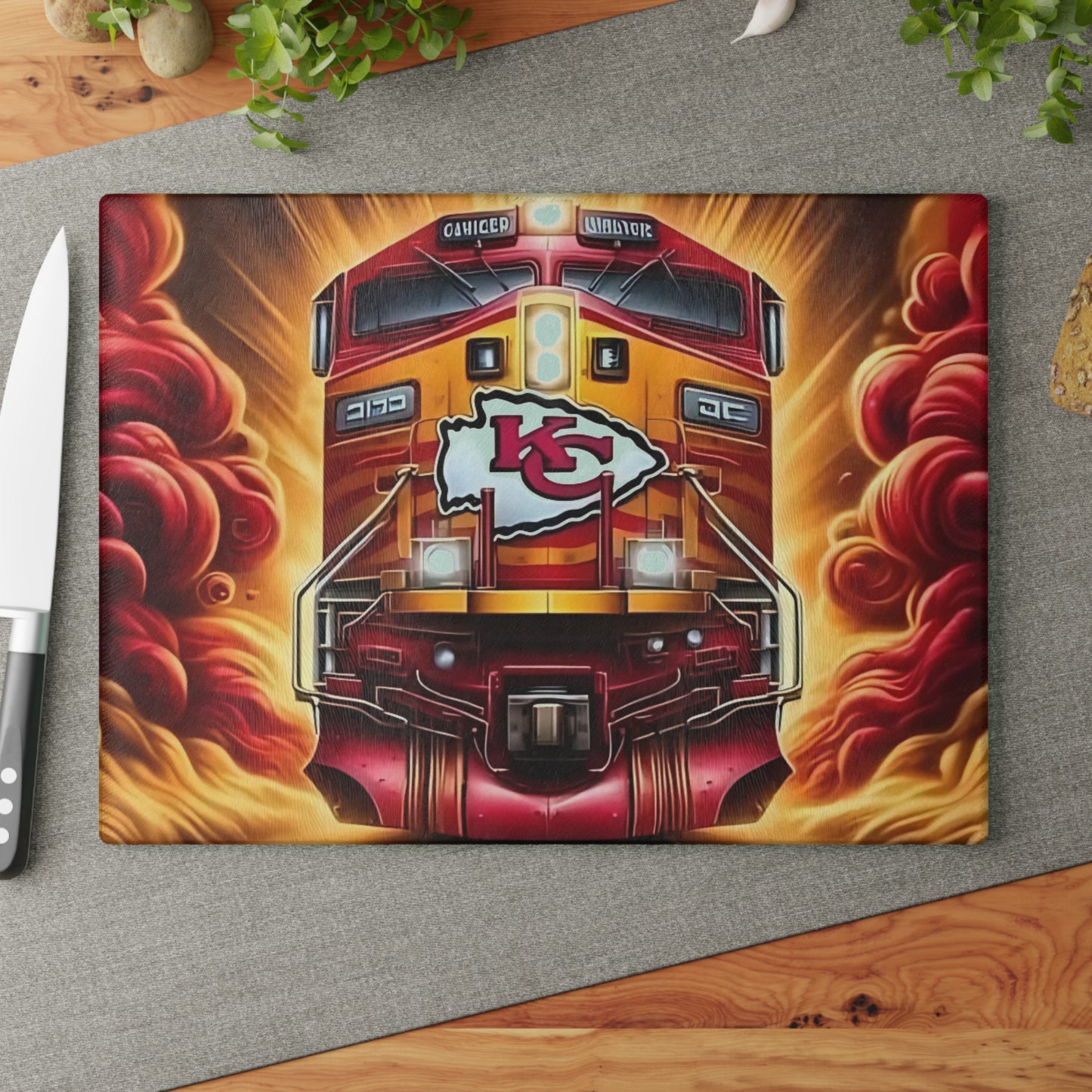 Tabla de cortar de vidrio Express roja y dorada: exhibición de cocina con un llamativo diseño de tren