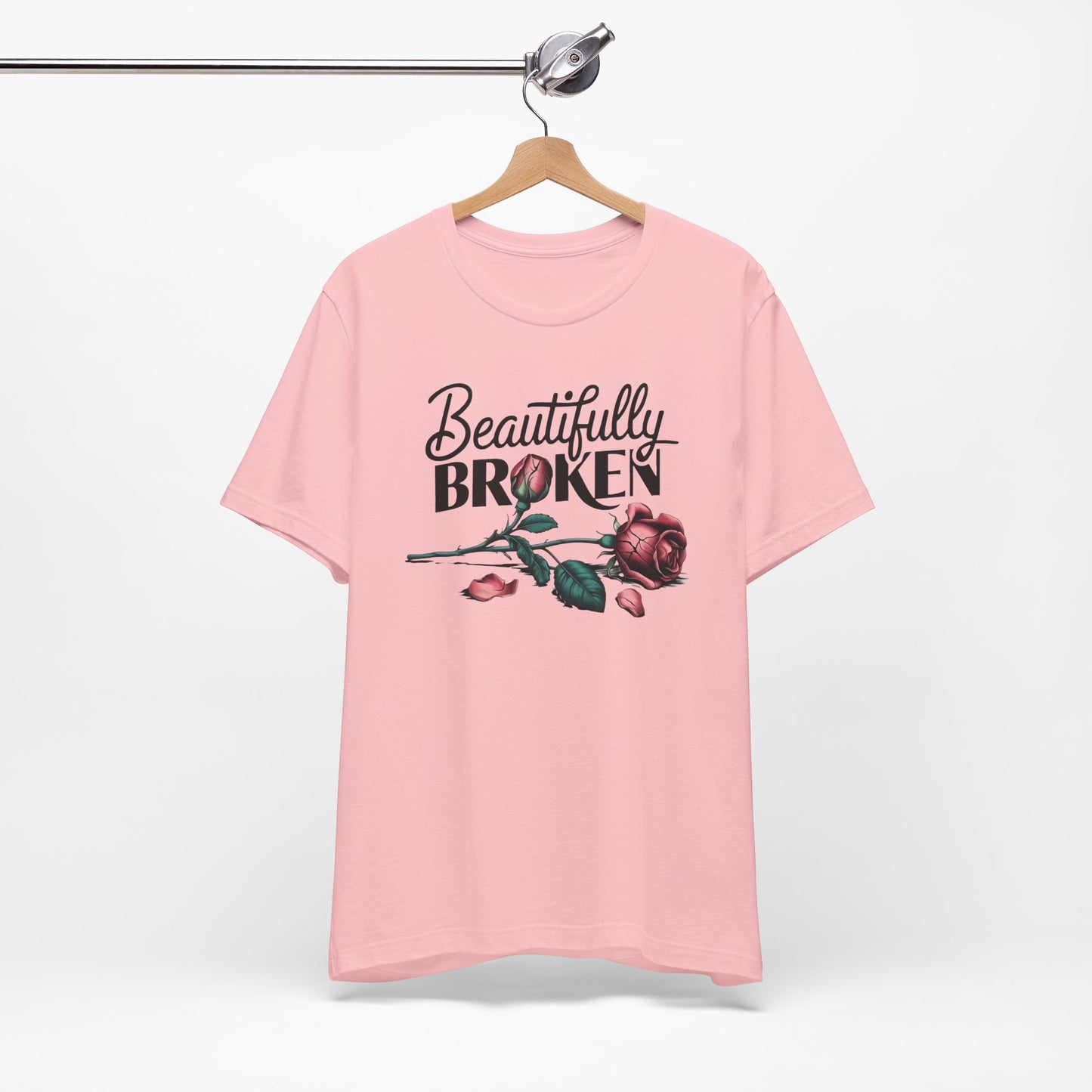Camiseta Rosa “Beautifully Broken”: una camiseta empoderante con una elegancia suave