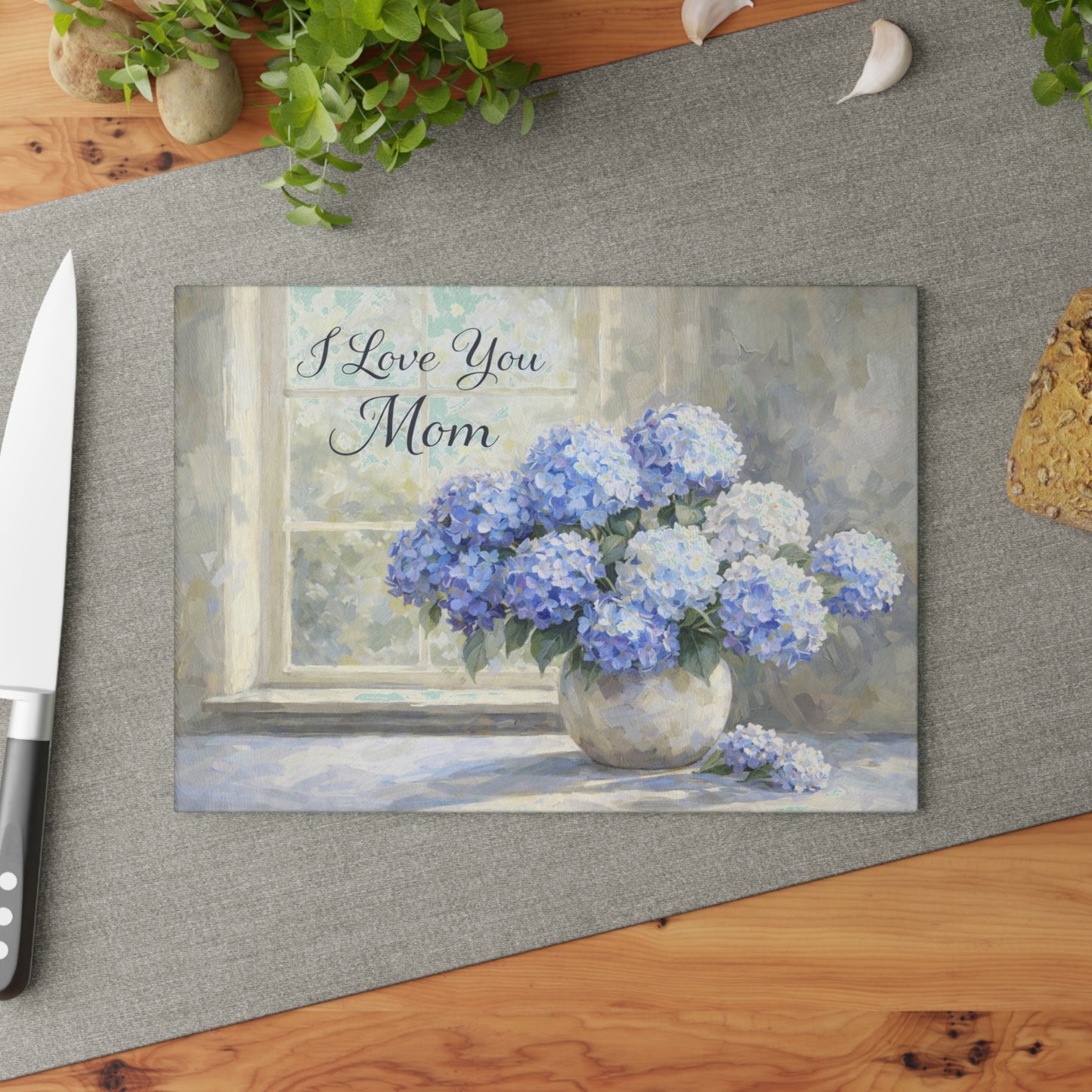 I Love You Mom Hydrangea Glass Cutting Board – Soft Floral Mother’s Day Gift
